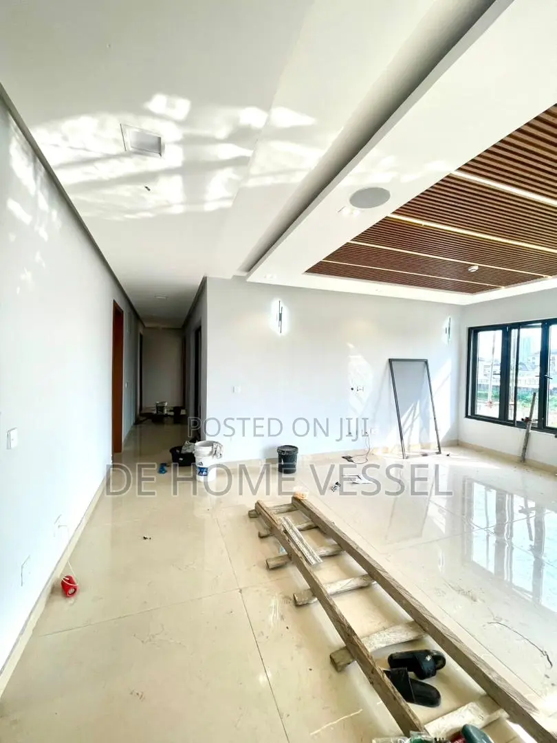 5bdrm Duplex in Banana Island for sale