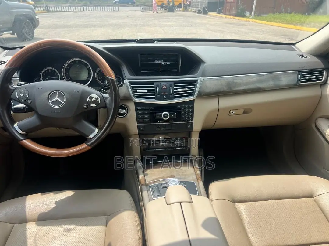 Mercedes-Benz E350 Base 4Matic Sedan AWD (3.5L 6cyl 7A) 2010 Black