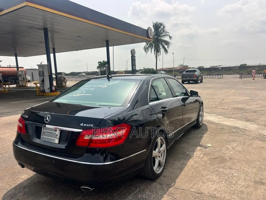 Mercedes-Benz E350 Base 4Matic Sedan AWD (3.5L 6cyl 7A) 2010 Black