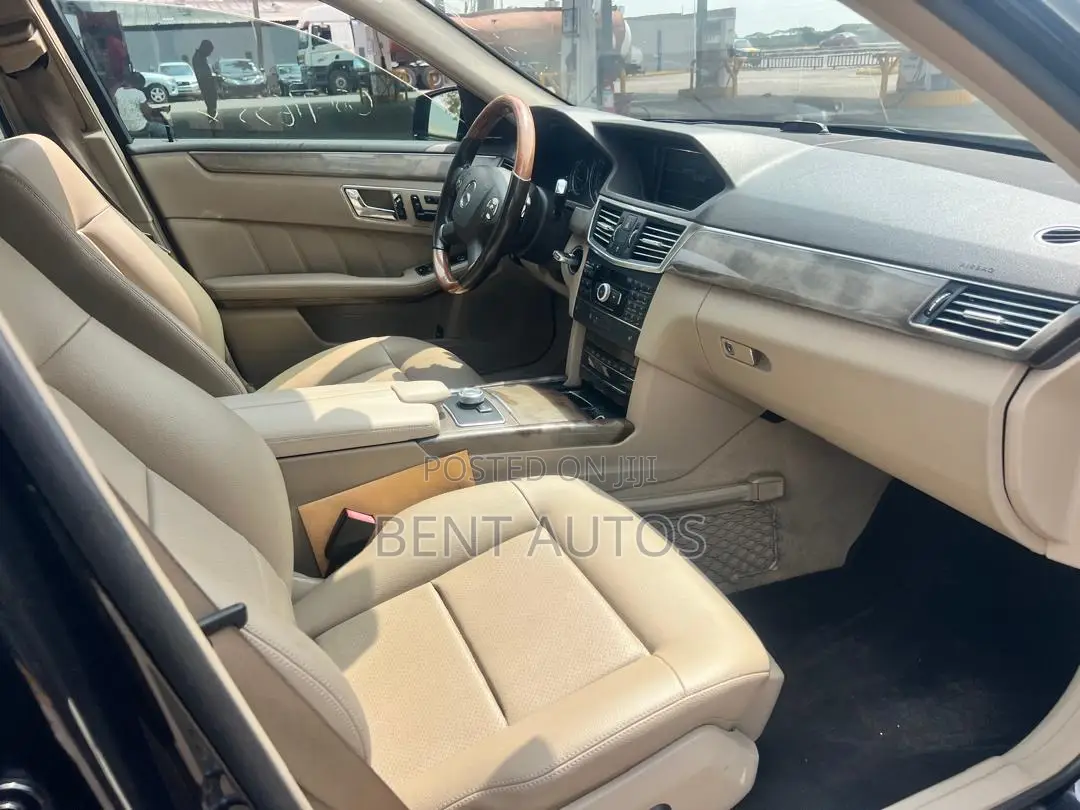 Mercedes-Benz E350 Base 4Matic Sedan AWD (3.5L 6cyl 7A) 2010 Black