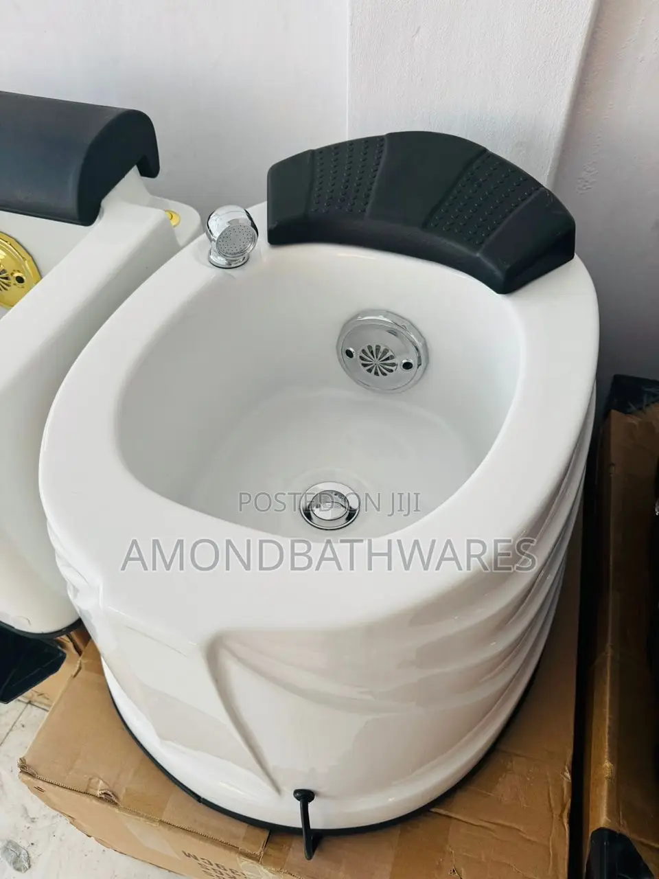 Round White Foot Spa Tub