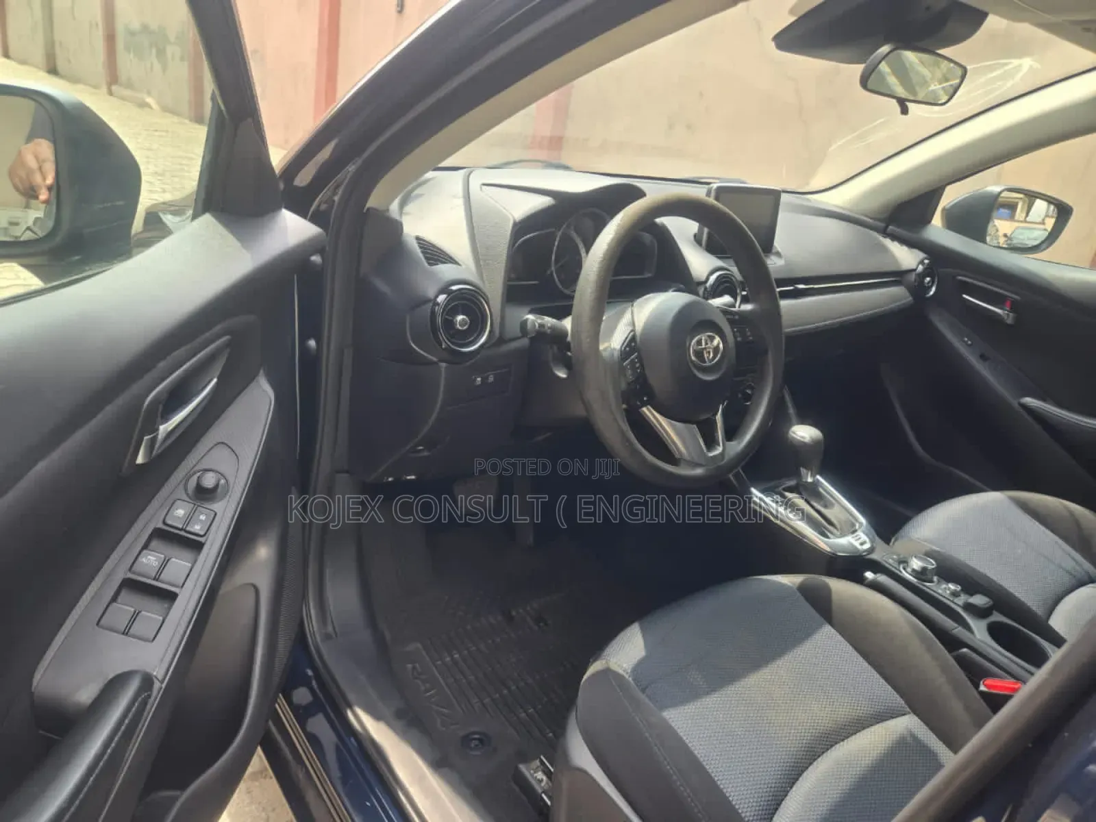 Toyota Yaris SE Hatchback 5dr 2017 Blue