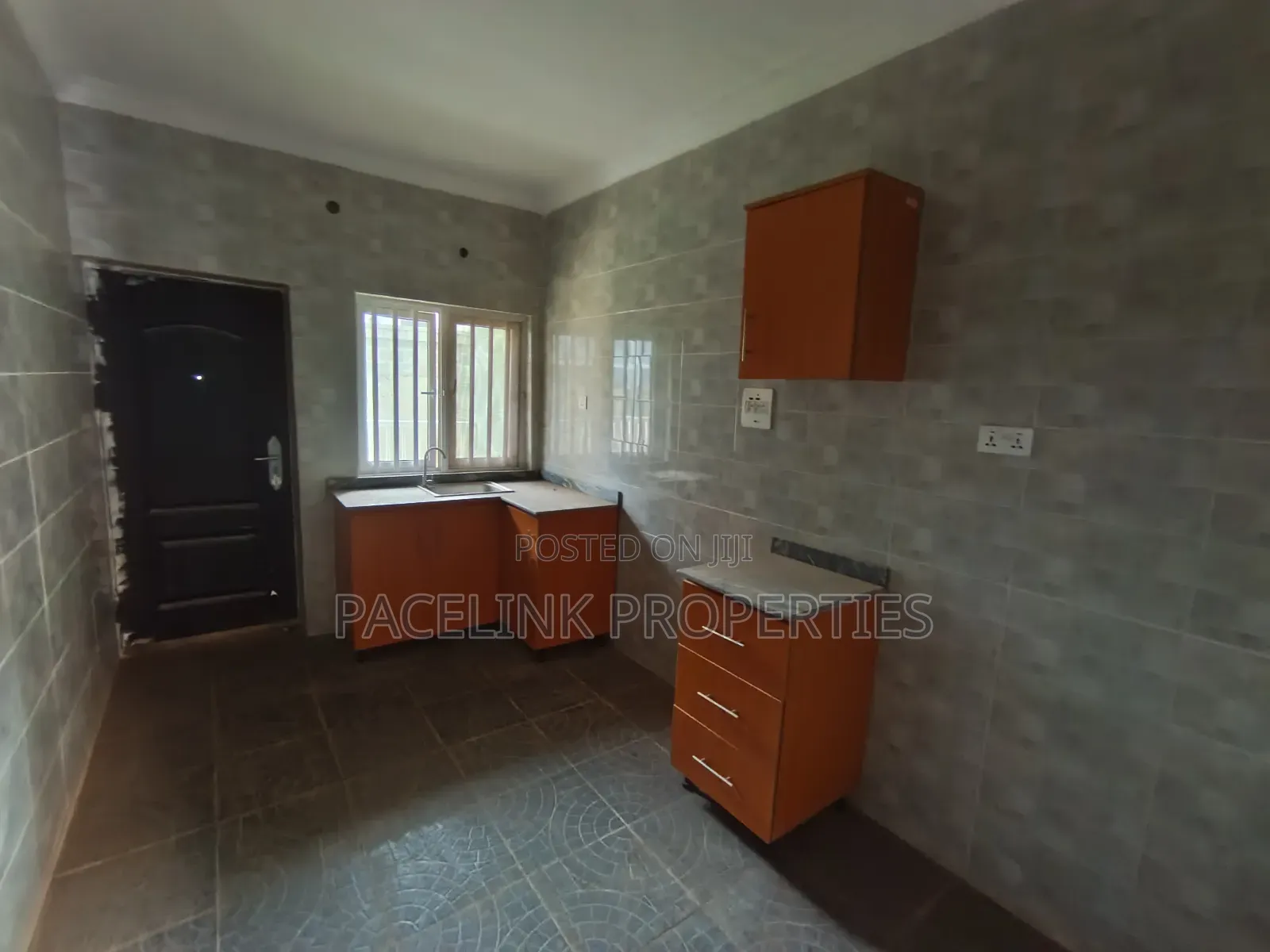 3bdrm Block of Flats in Ipaja / Ipaja for sale