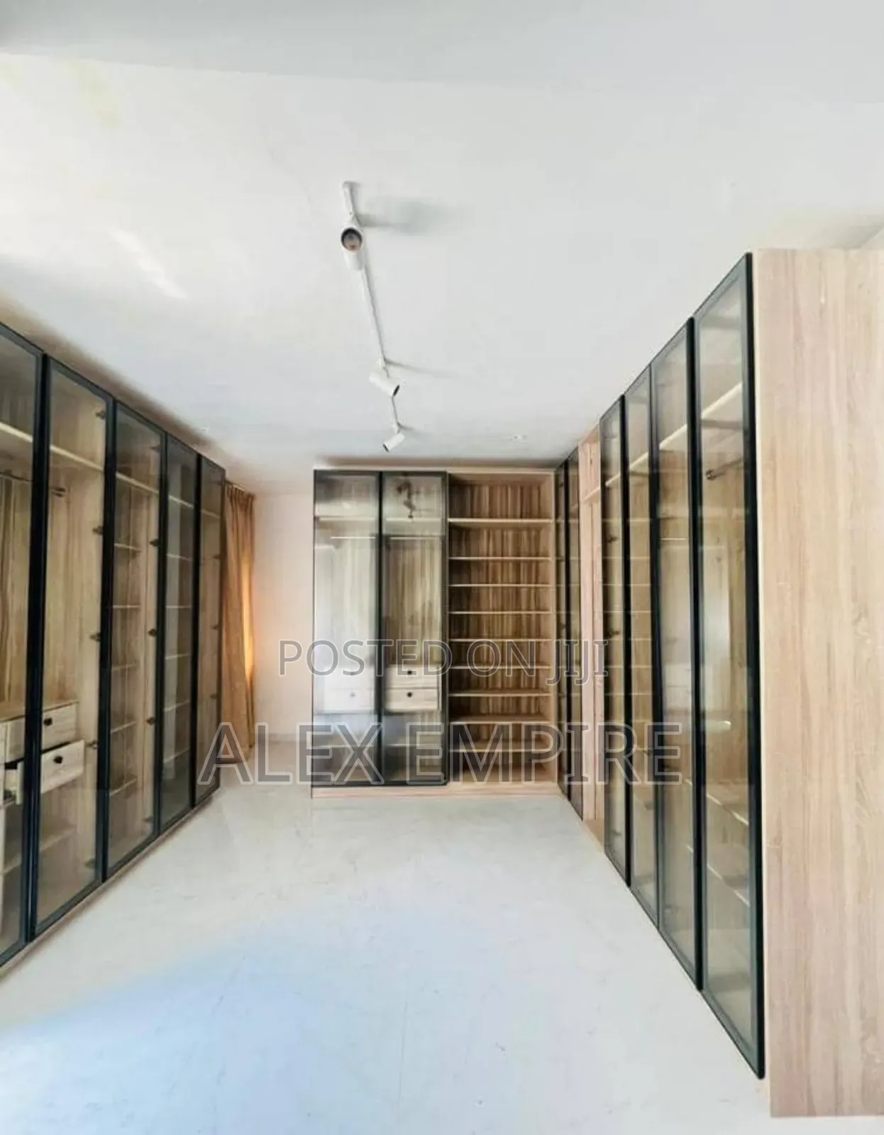 5bdrm Duplex in Banana Island for sale