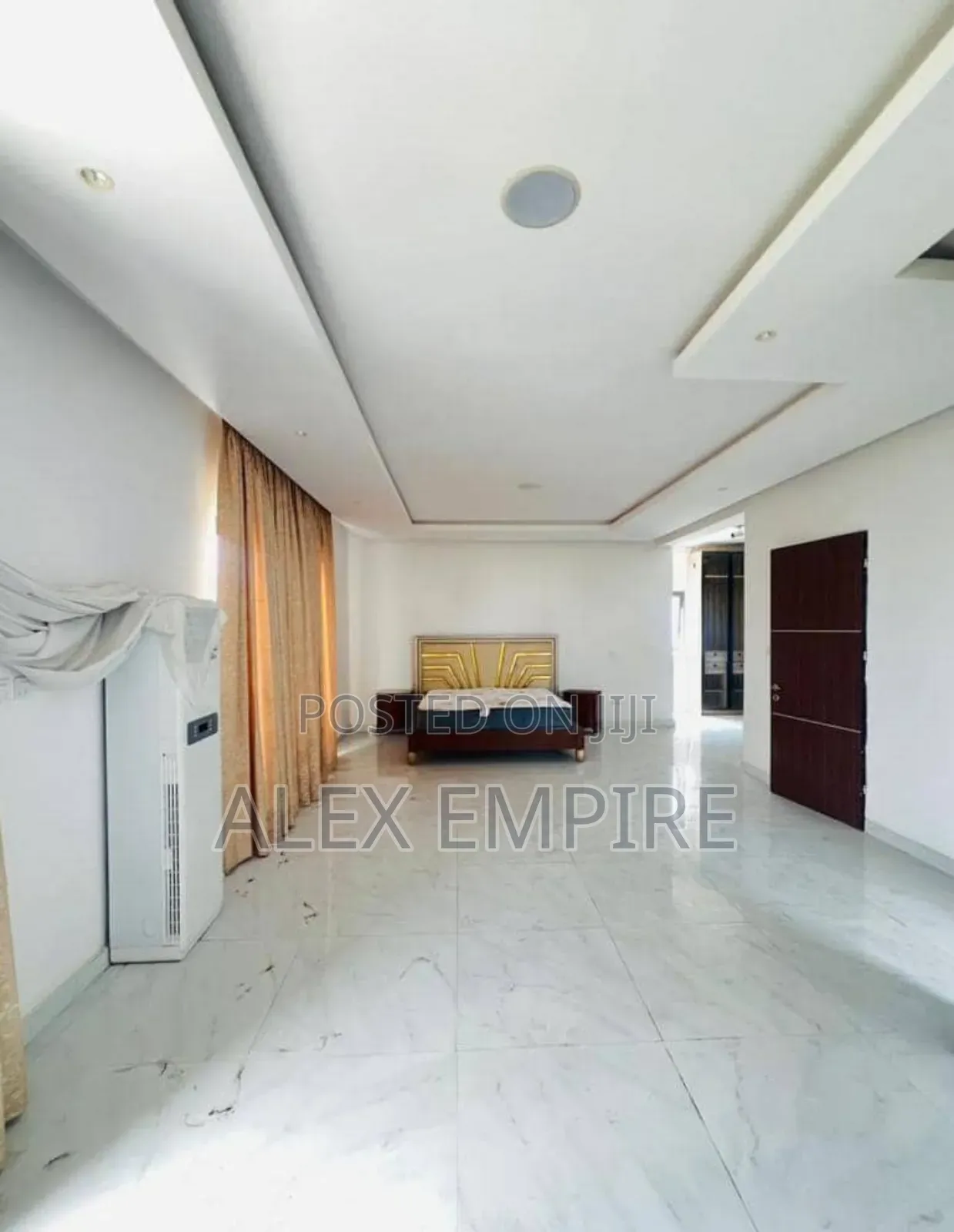 5bdrm Duplex in Banana Island for sale