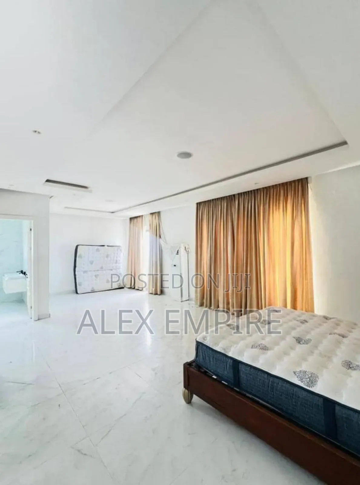 5bdrm Duplex in Banana Island for sale