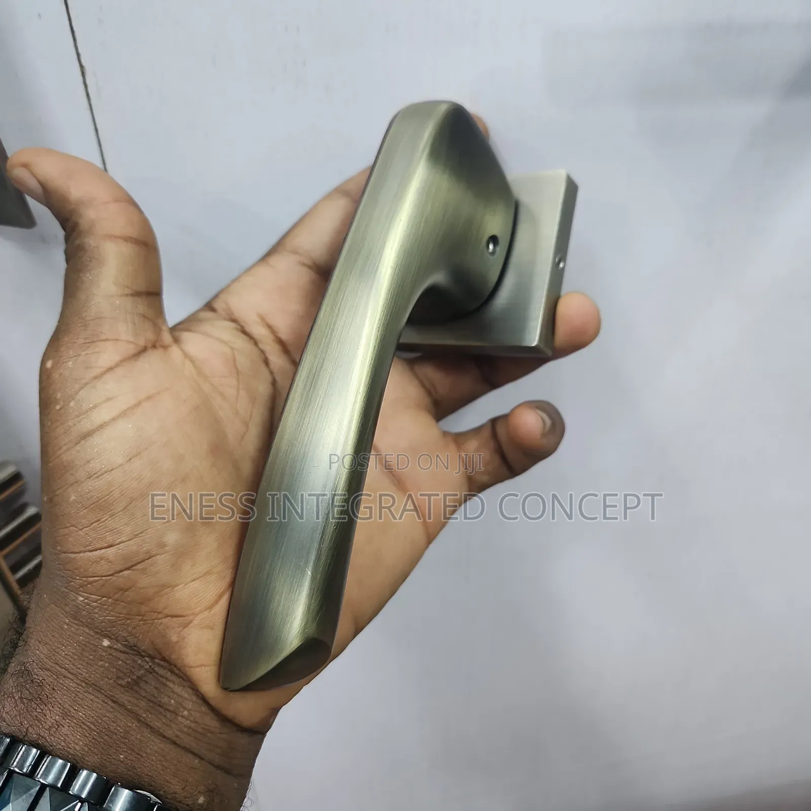 Antitrust Door Lock With Engine And Cylinder