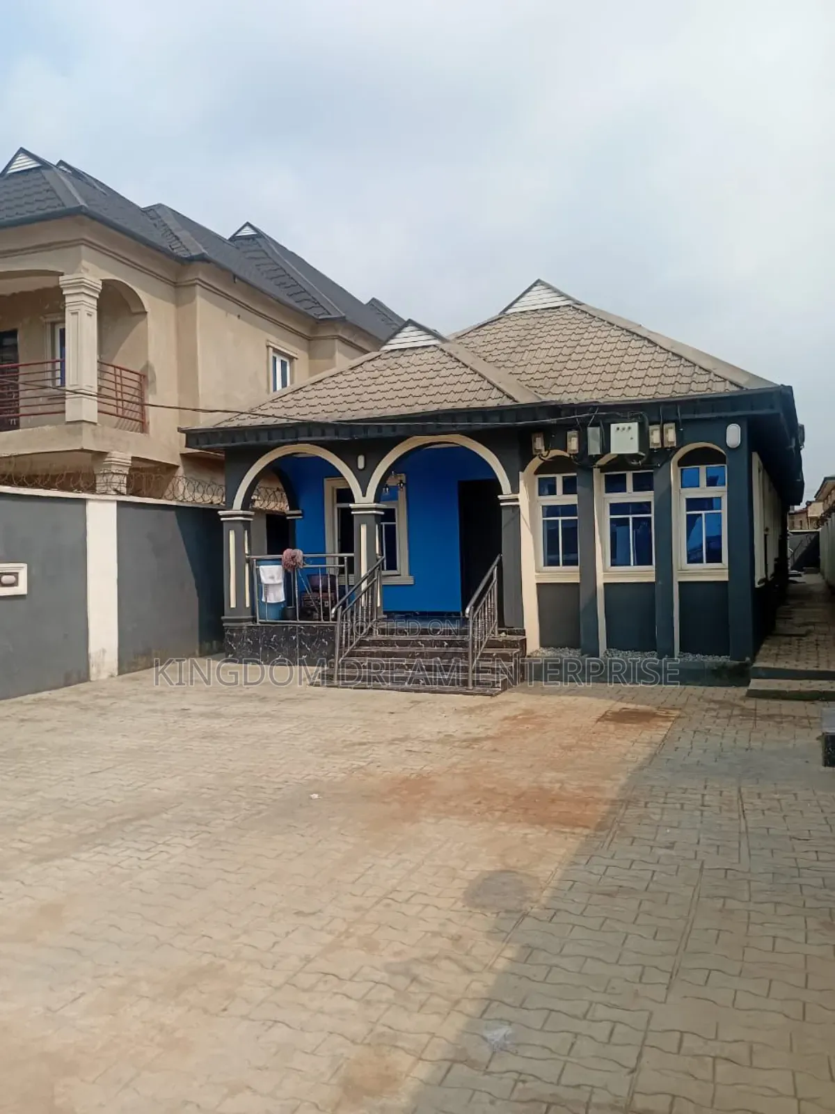 3bdrm Block of Flats in Dalemo, Alakuko for sale