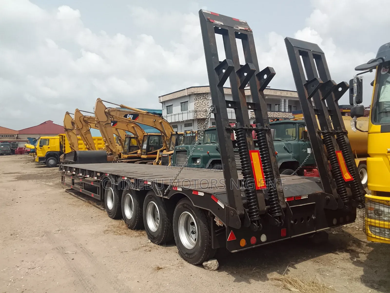 Lowbed 100 Tons Back Loading