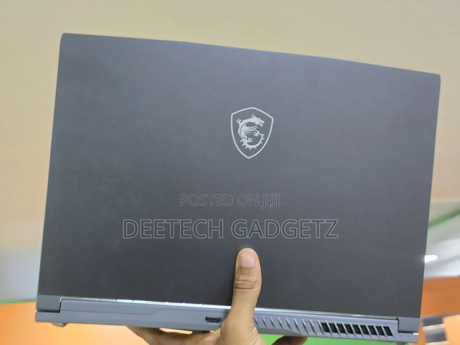 Laptop MSI 8GB AMD Ryzen 5 SSD 512GB