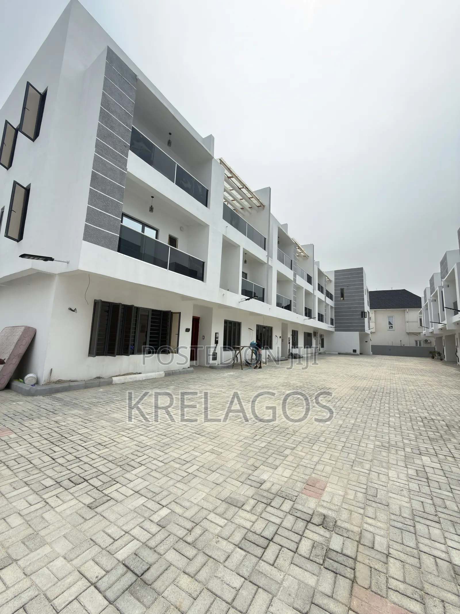 5bdrm Duplex in Orchid, Chevron for sale
