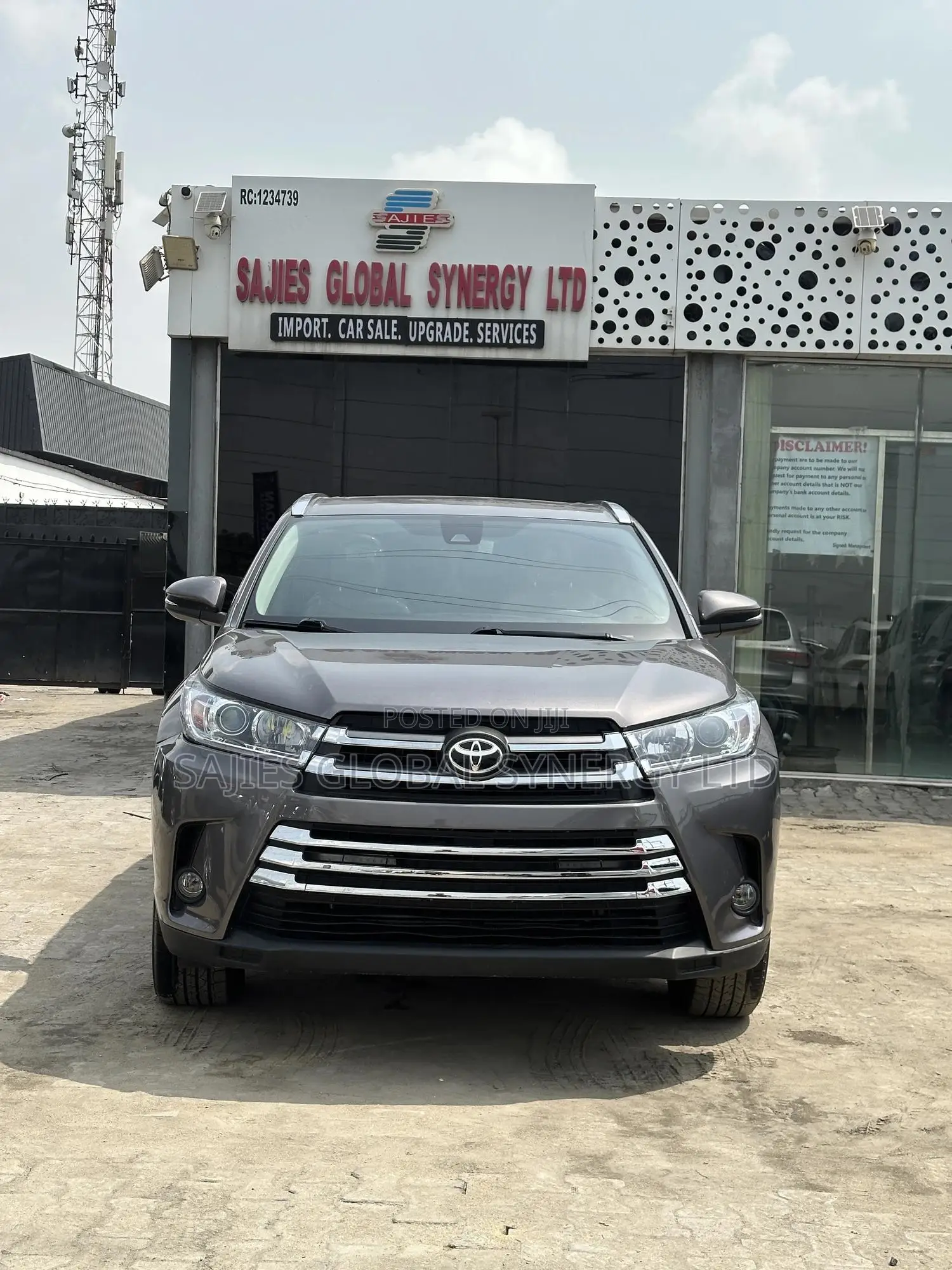 Toyota Highlander XLE 4x4 V6 (3.5L 6cyl 8A) 2018 Gray