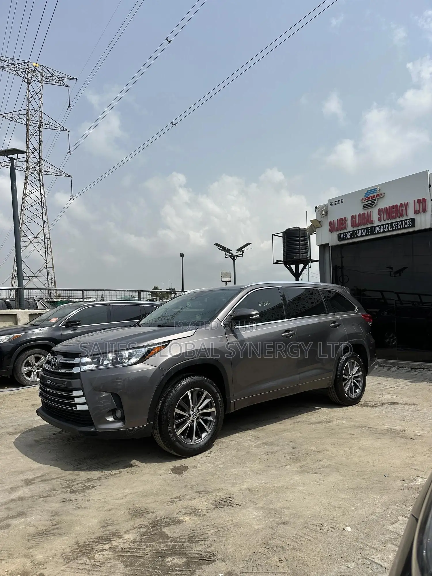 Toyota Highlander XLE 4x4 V6 (3.5L 6cyl 8A) 2018 Gray