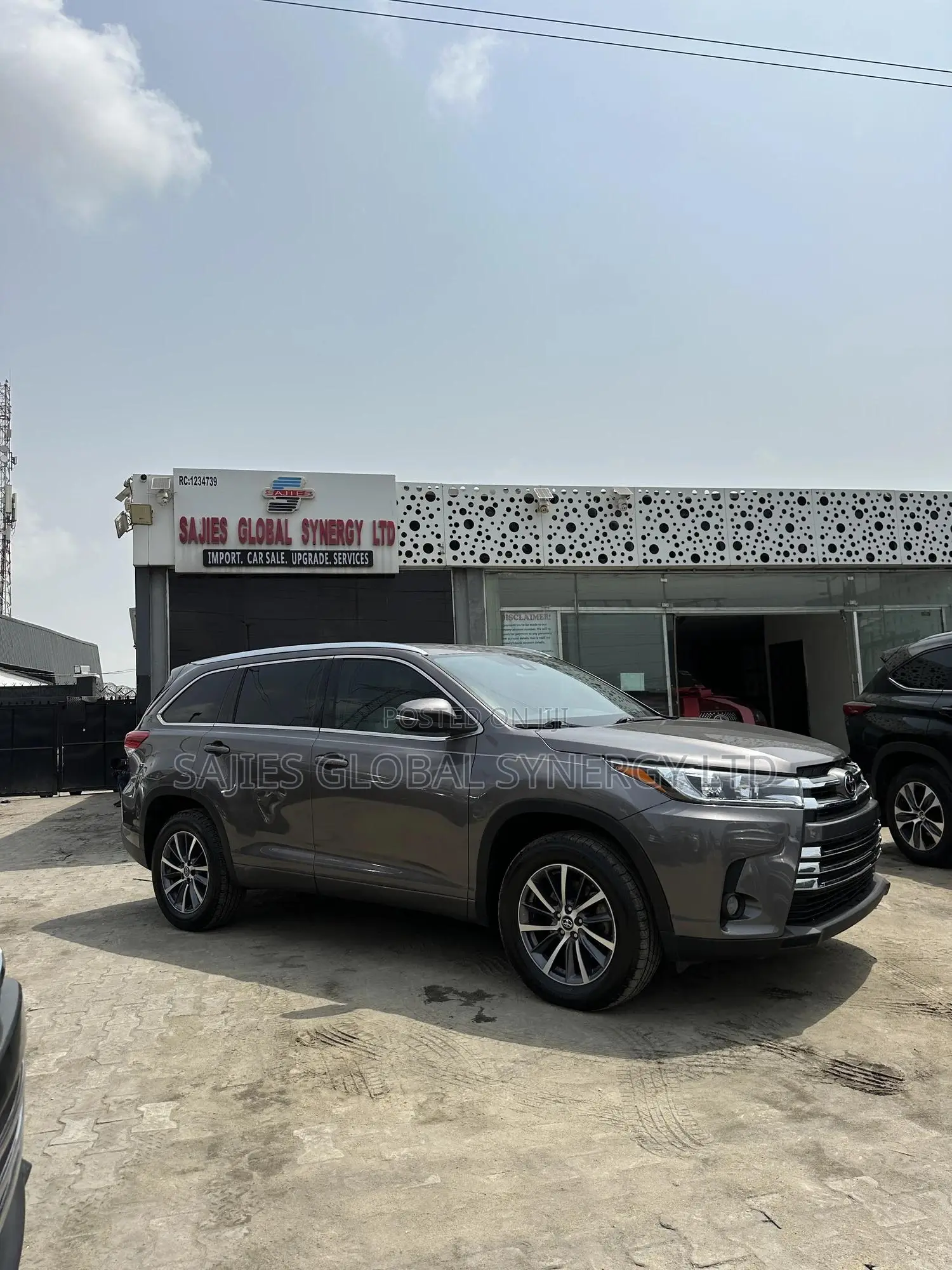 Toyota Highlander XLE 4x4 V6 (3.5L 6cyl 8A) 2018 Gray