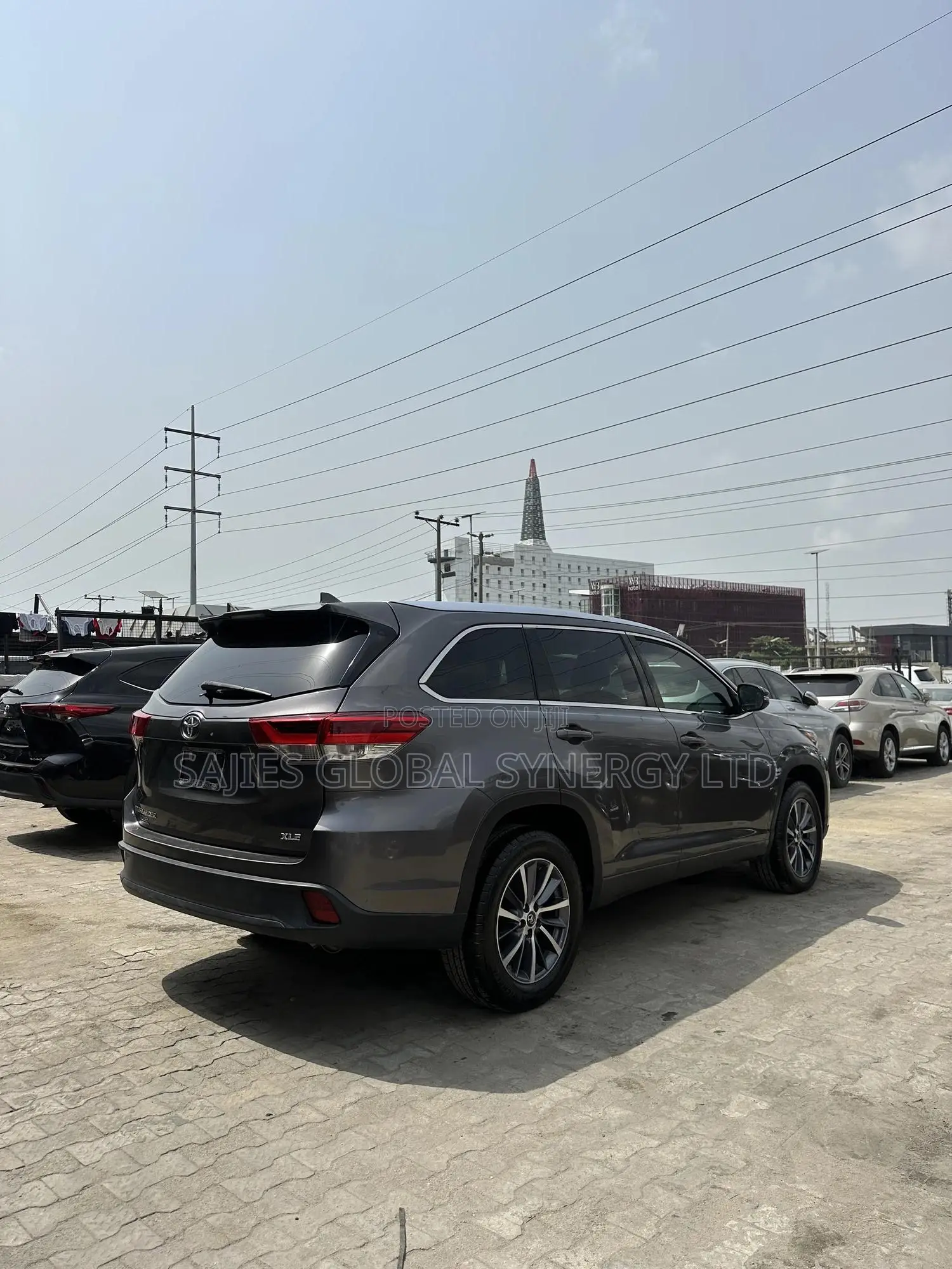 Toyota Highlander XLE 4x4 V6 (3.5L 6cyl 8A) 2018 Gray