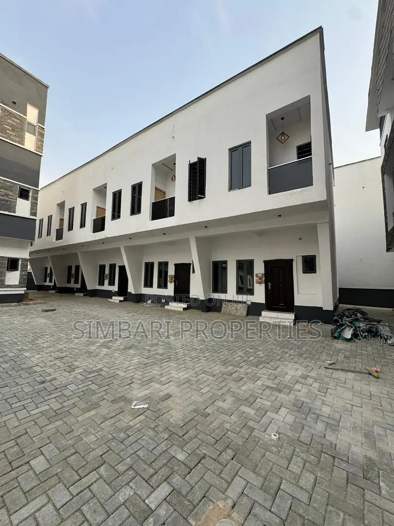 3bdrm Apartment in Off Lekki-Epe Expressway for sale