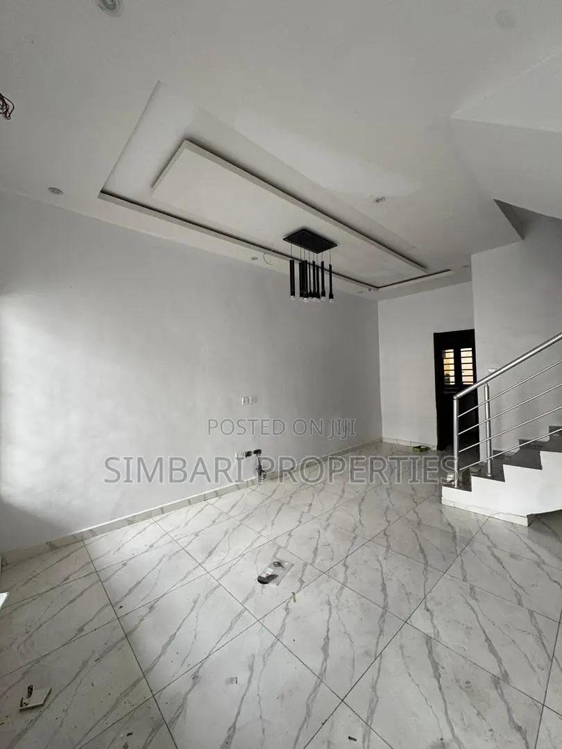 3bdrm Apartment in Off Lekki-Epe Expressway for sale