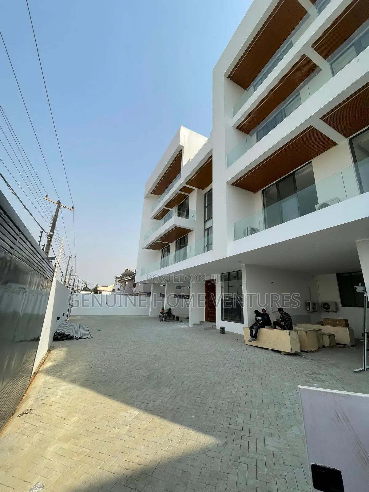 1bdrm Apartment in Lekki Phase 1 for sale