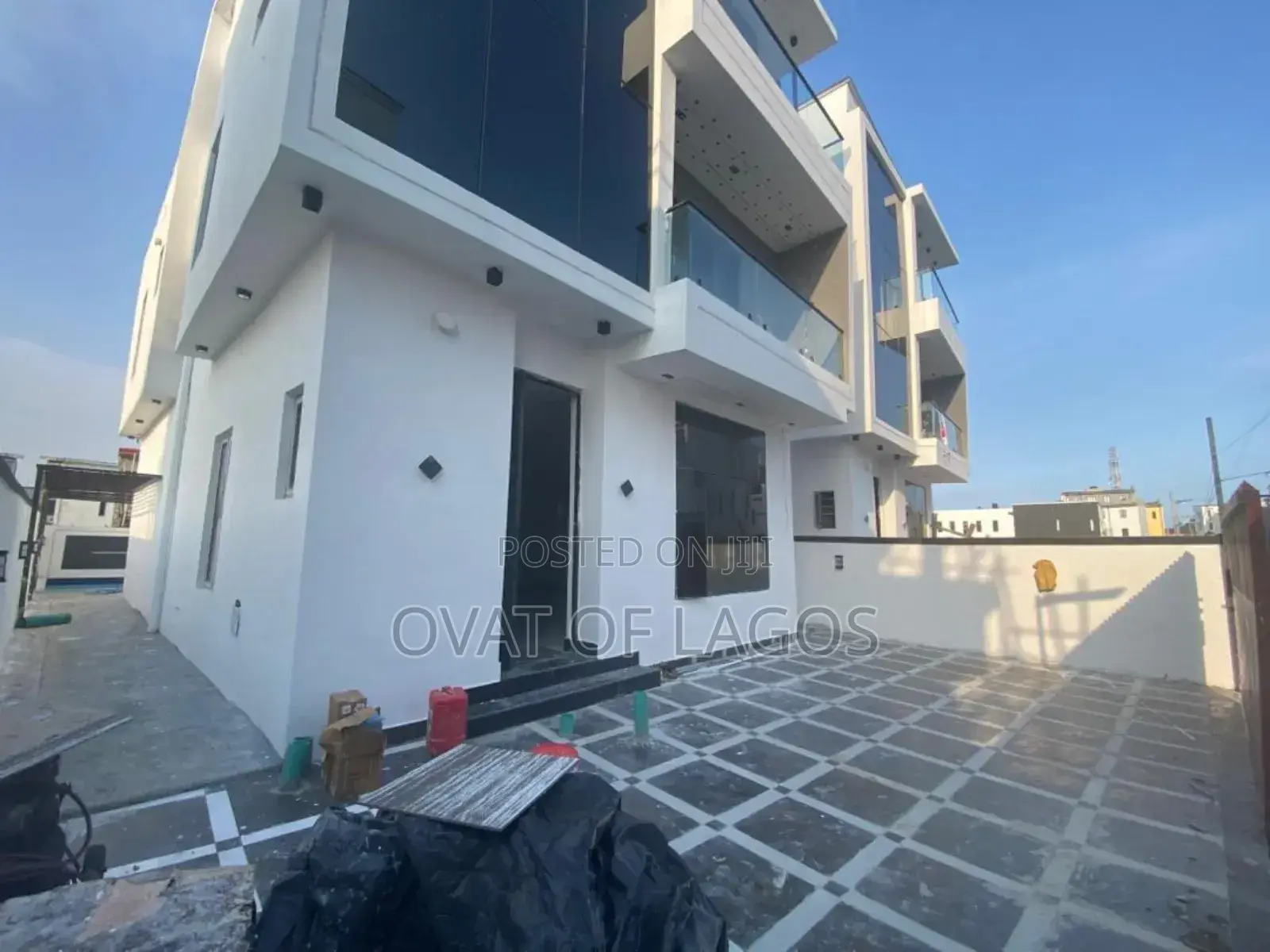 5bdrm Duplex in Ologolo Lekki for sale