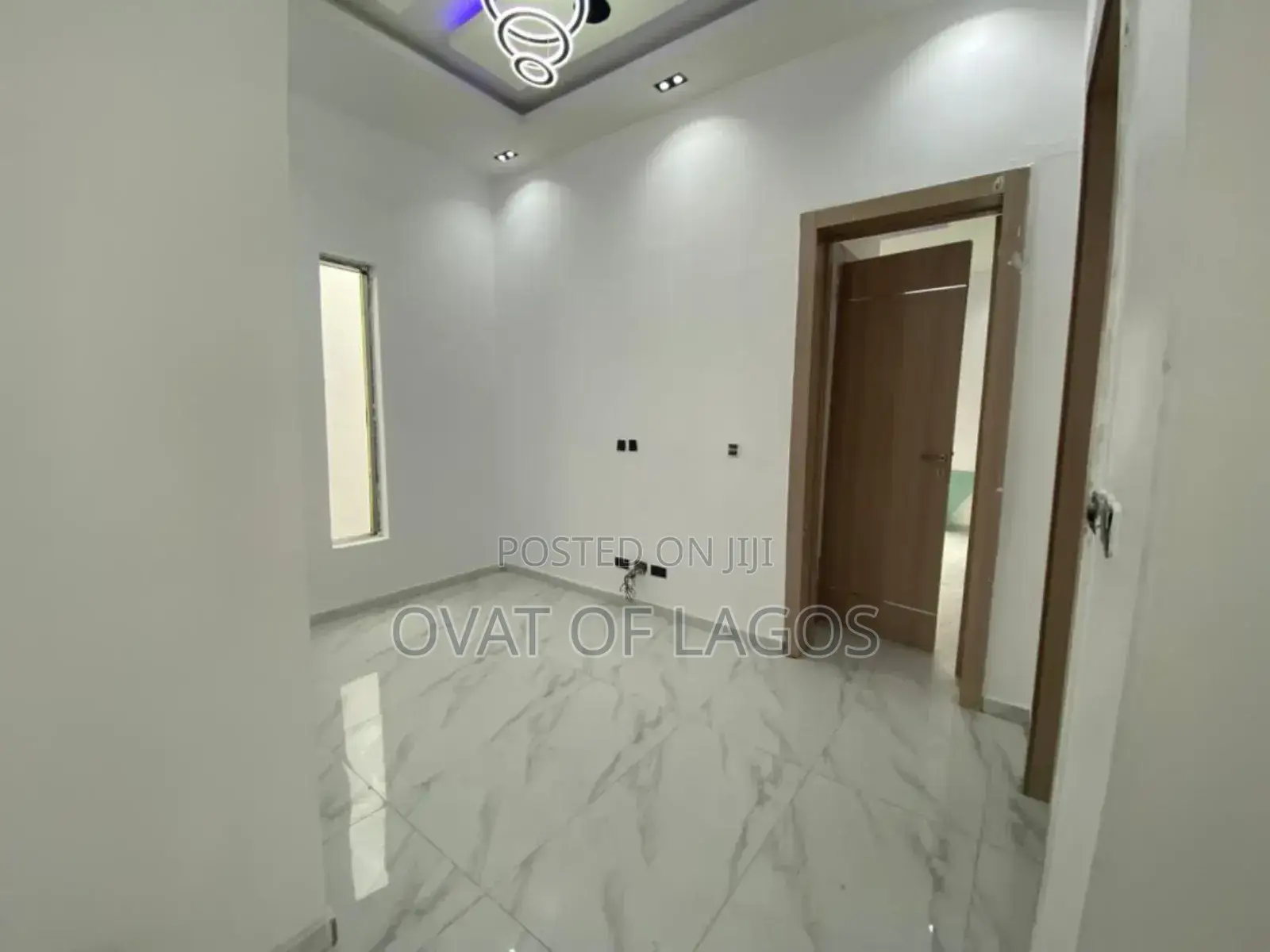 4bdrm Duplex in Chevron for sale