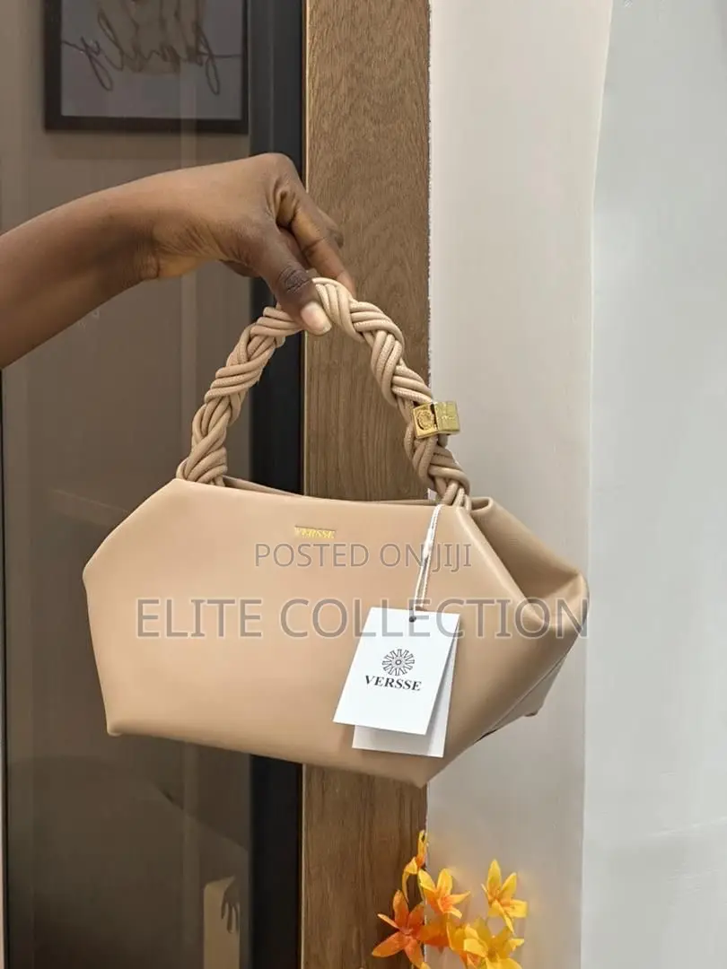 Luxe Versse  a Premium Classy Leather Handbag Size: Medium