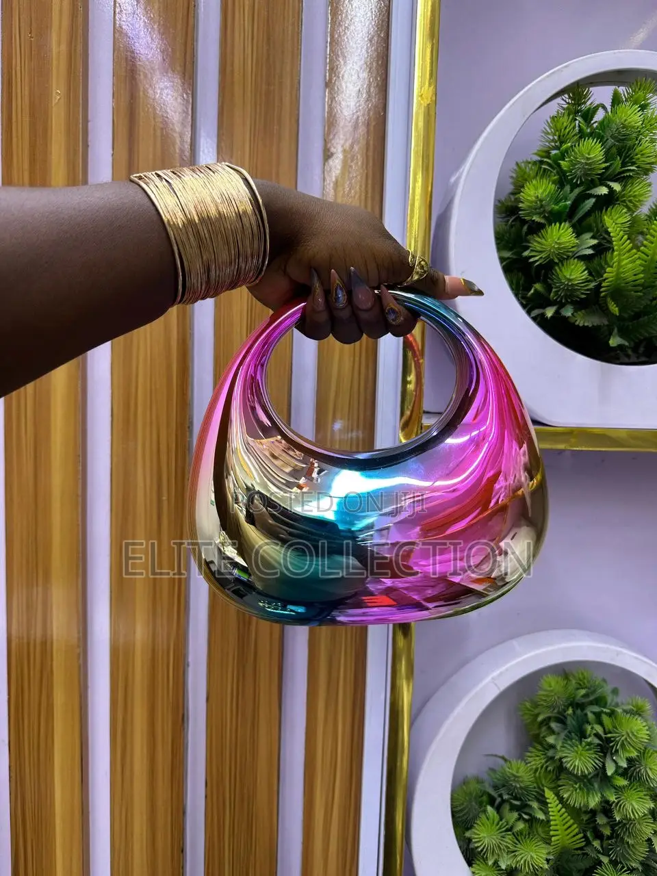 Luxe Oval Metallic Purse! Gold, Silver, Black, Multi and Green Mult