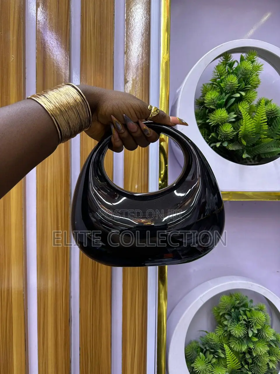 Luxe Oval Metallic Purse! Gold, Silver, Black, Multi and Green Mult