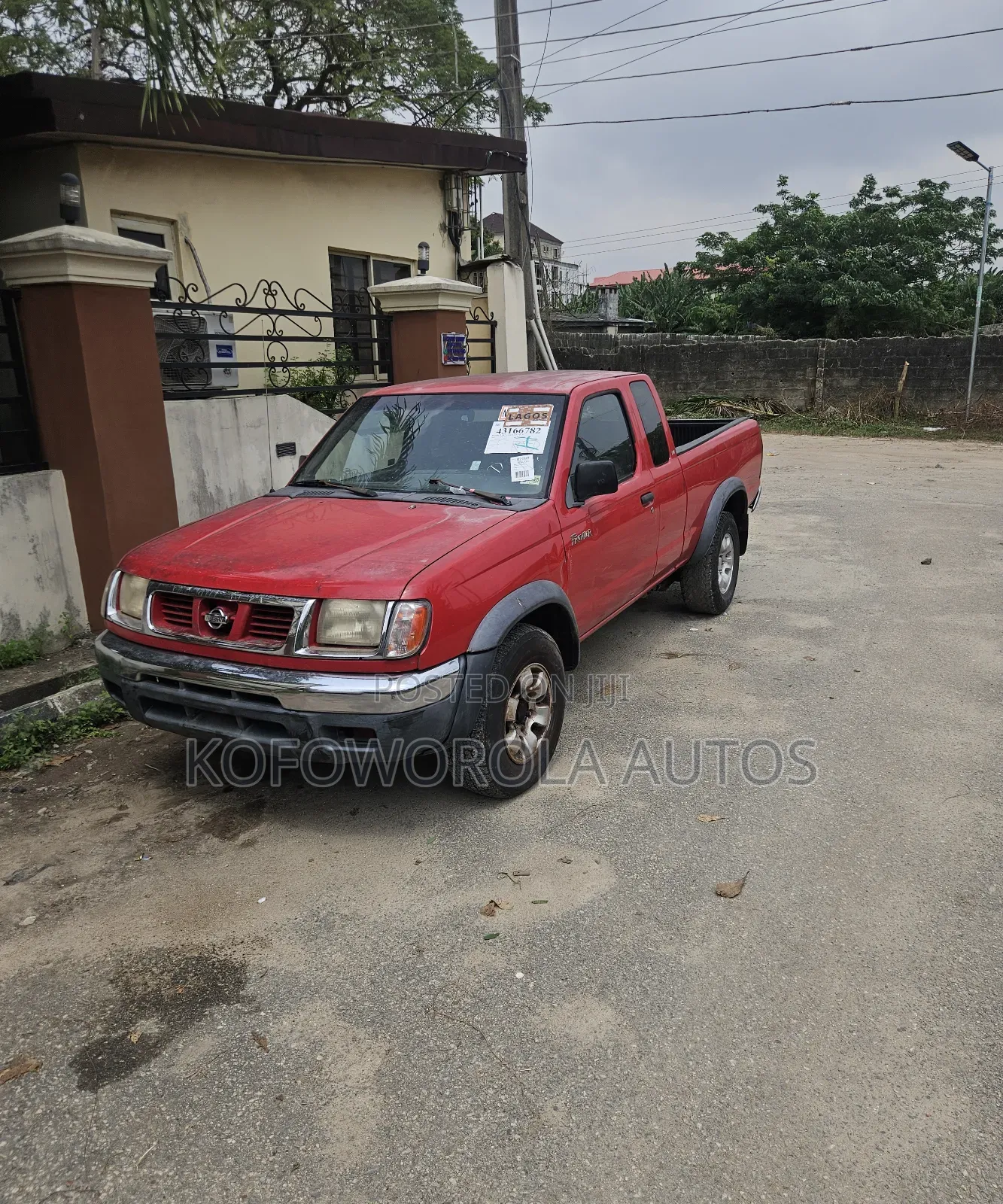 Nissan Frontier Desert Runner XE-V6 4x2 King Cab 116.1 in. WB 2000 Red