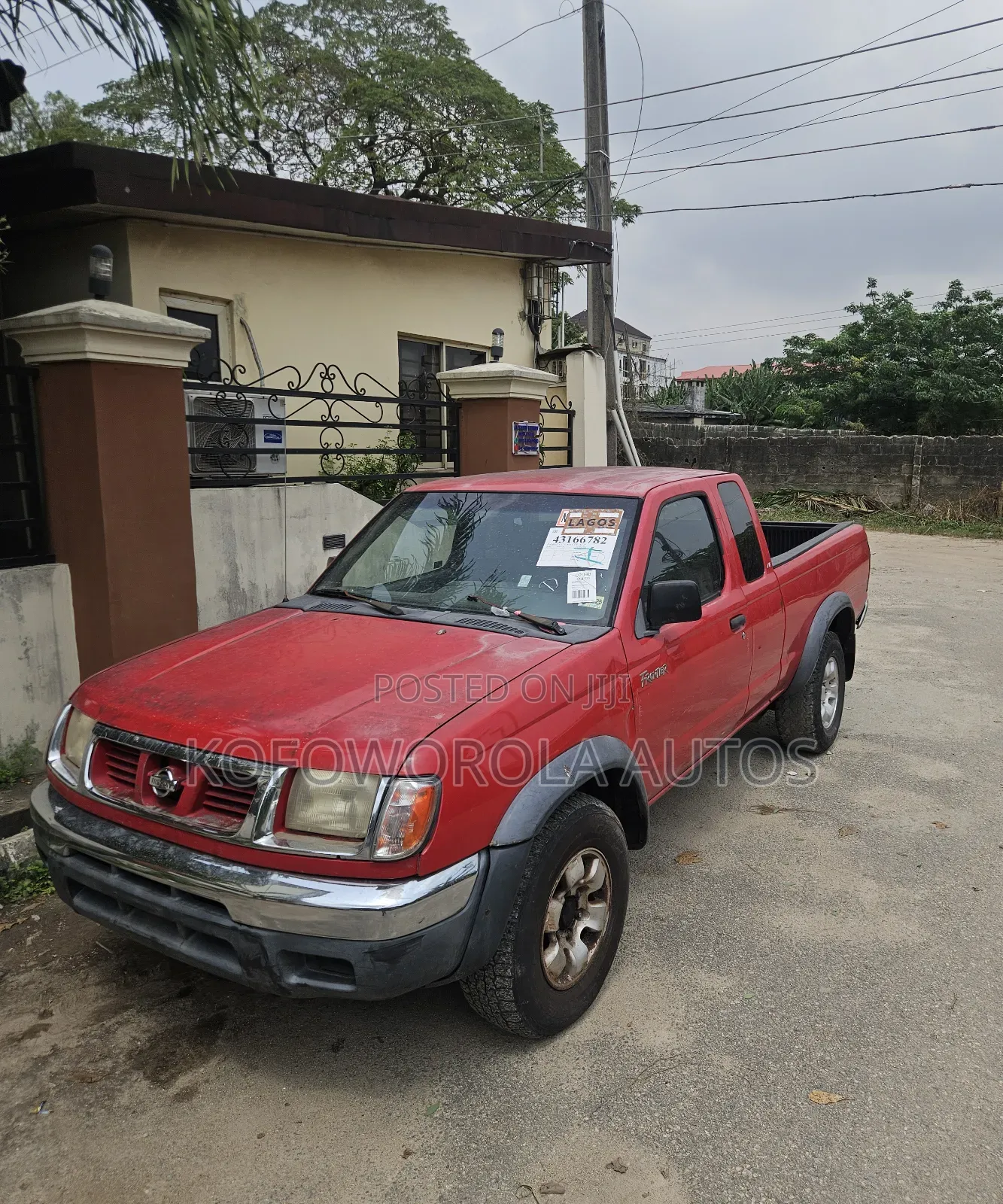 Nissan Frontier Desert Runner XE-V6 4x2 King Cab 116.1 in. WB 2000 Red