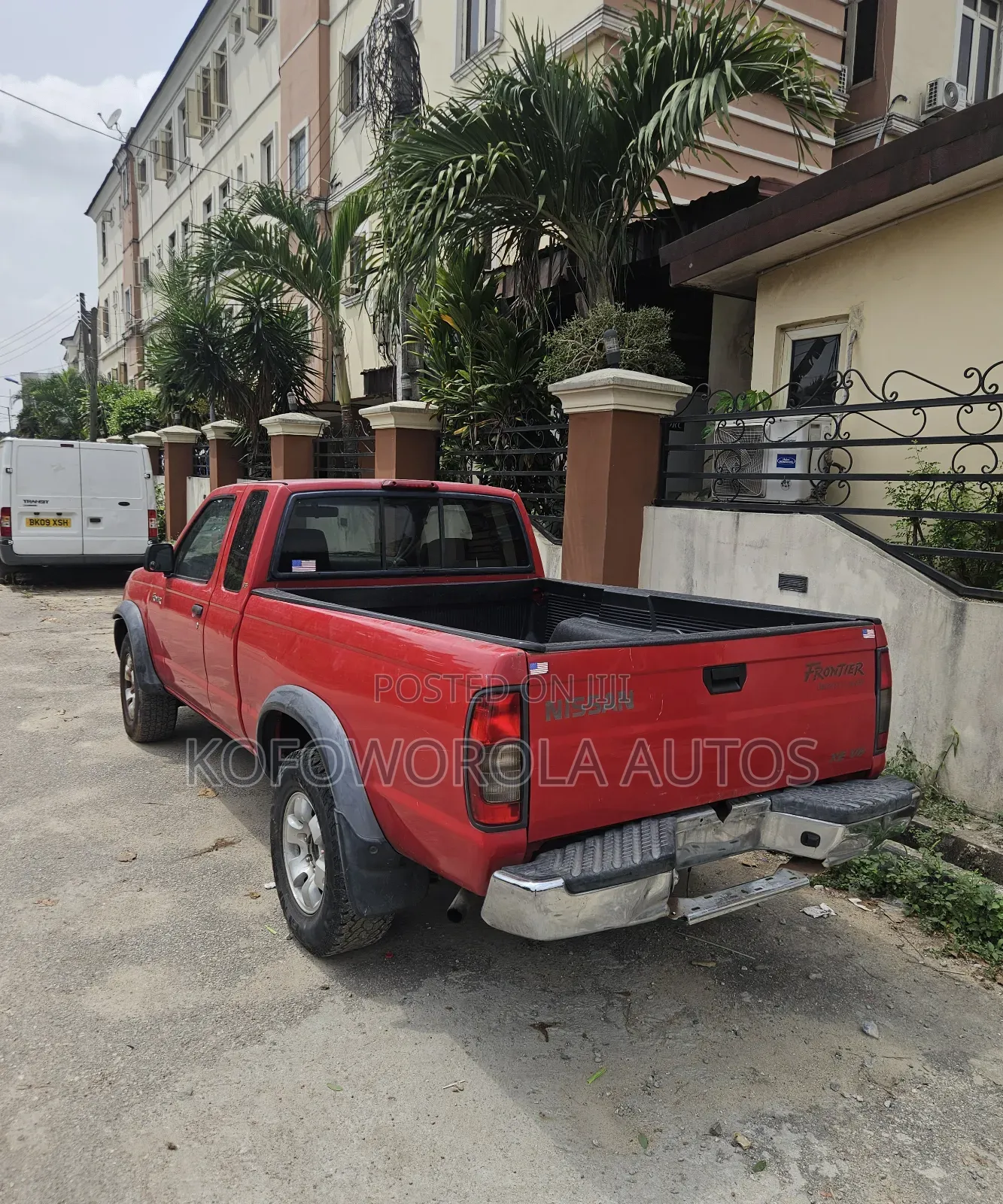 Nissan Frontier Desert Runner XE-V6 4x2 King Cab 116.1 in. WB 2000 Red