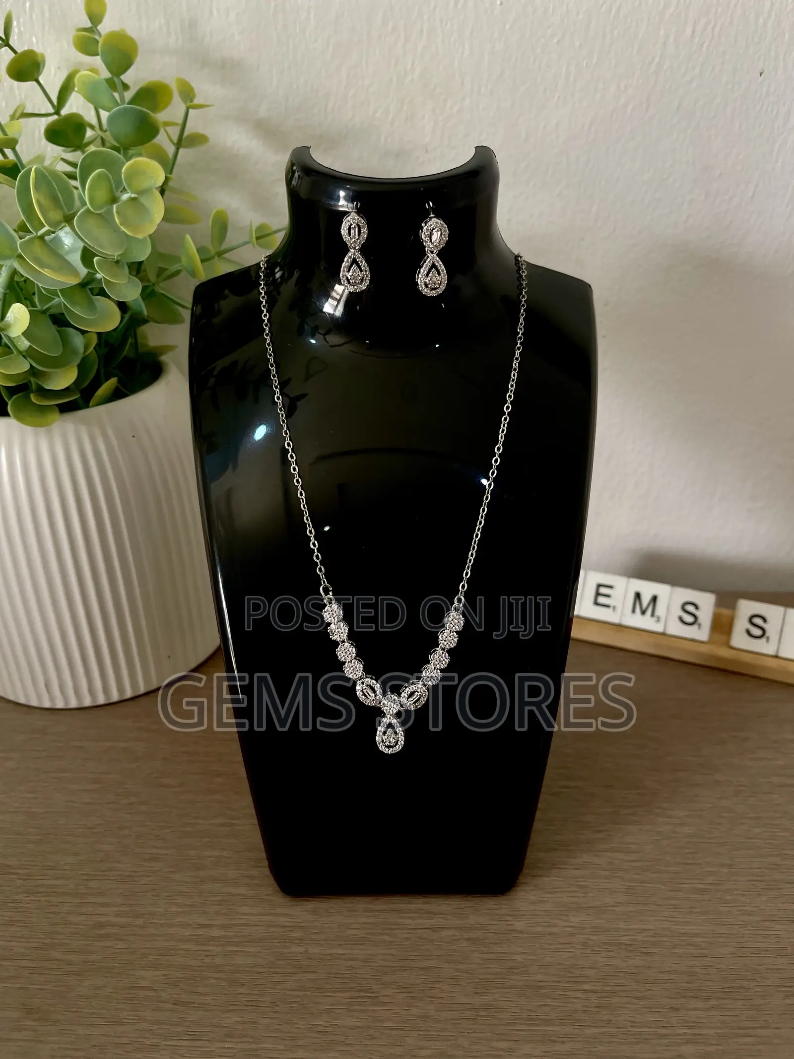 Luxury Silver Teardrop Crystal Jewelry Set – Necklace Earrings