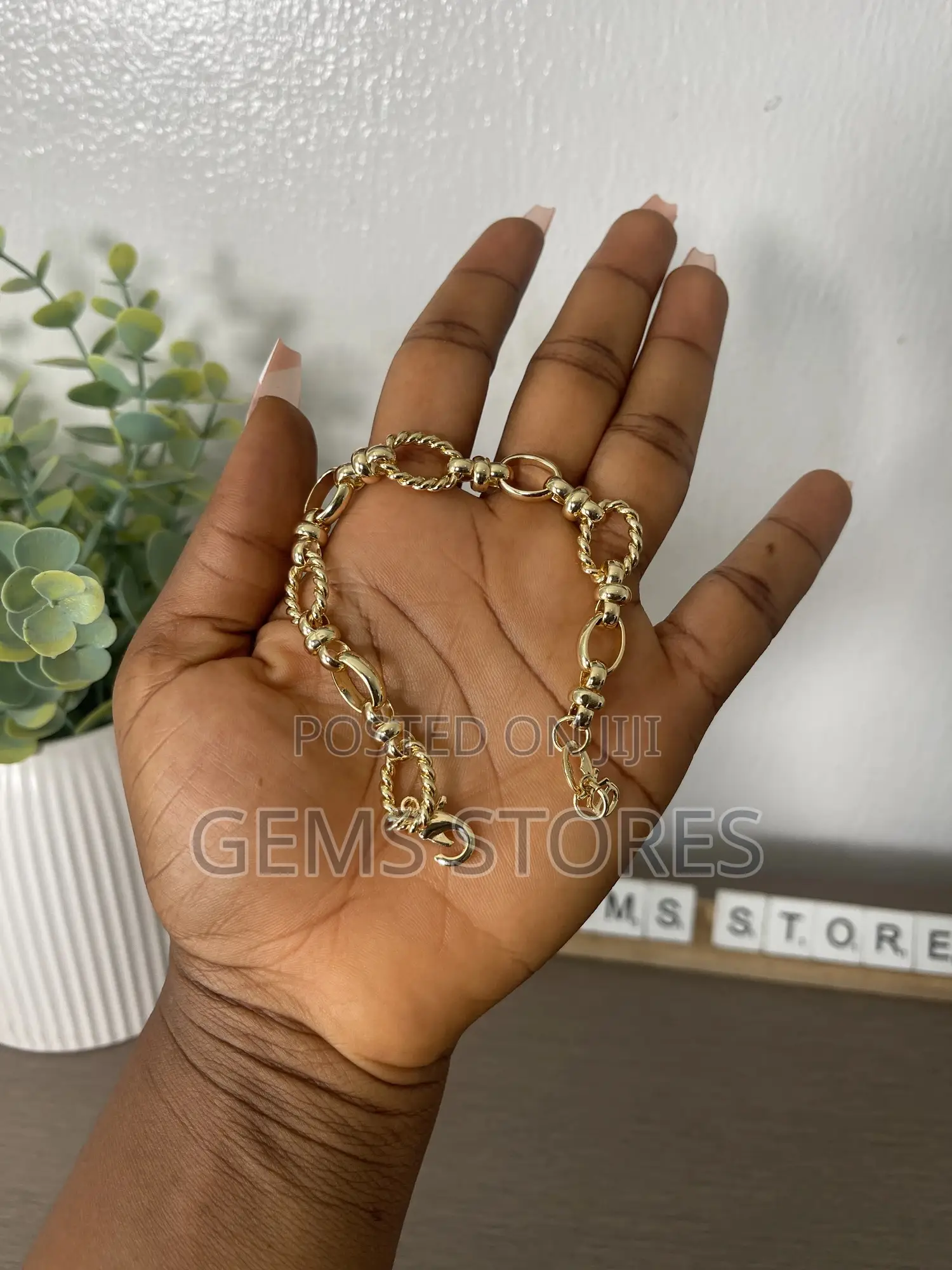Unisex Premium Gold Textured Oval Link Bracelet