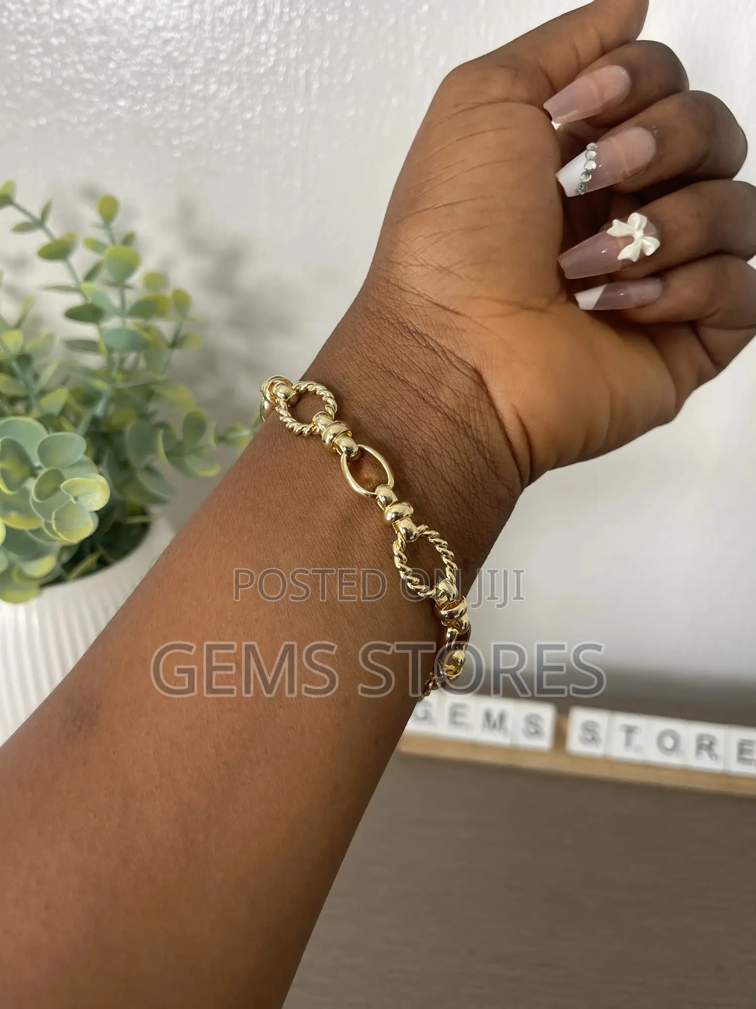 Unisex Premium Gold Textured Oval Link Bracelet