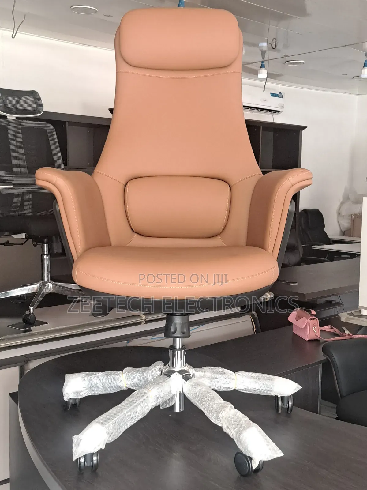 High-Quality Leather Executive Office Swivel Chair.