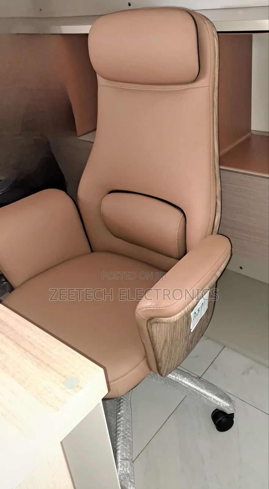 High-Quality Leather Executive Office Swivel Chair.