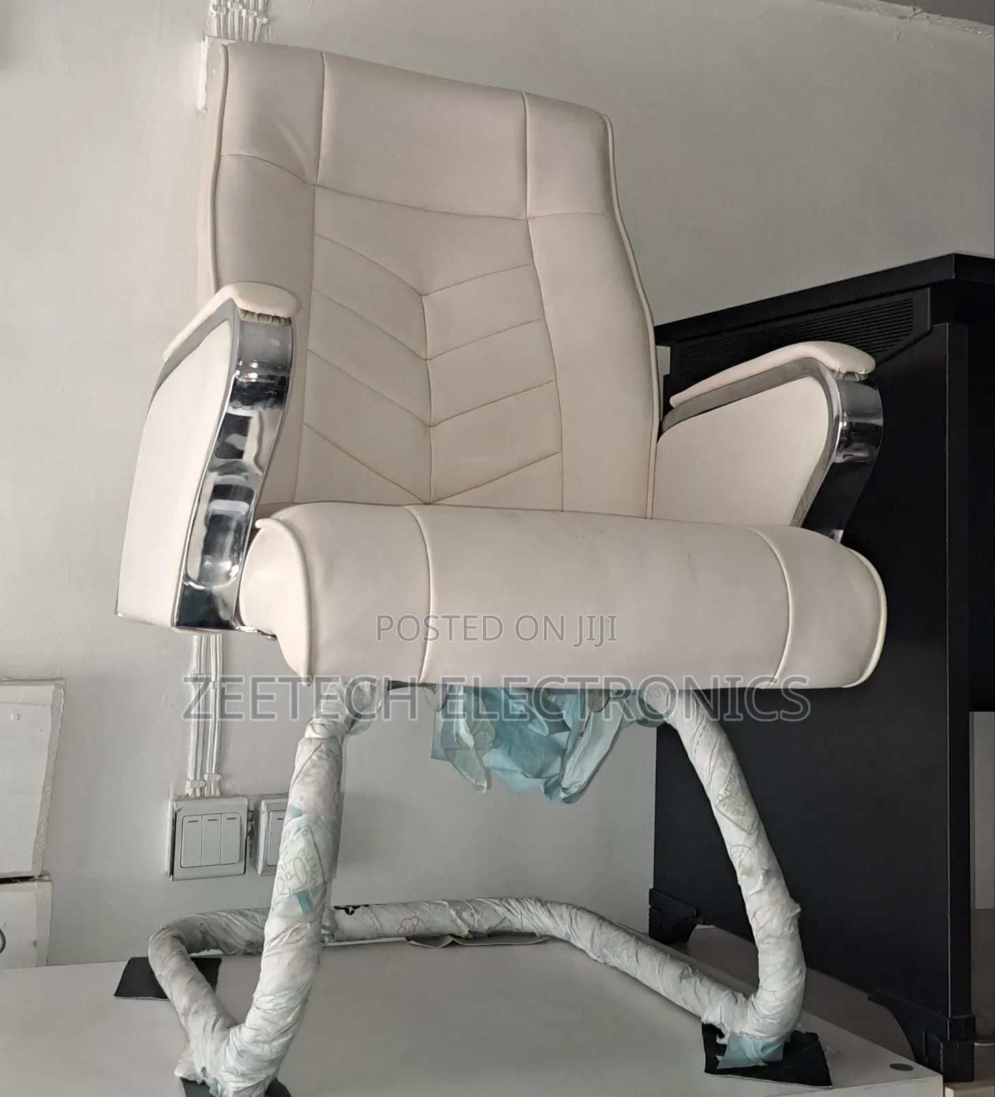 White Faux Leather Executive Office Chair