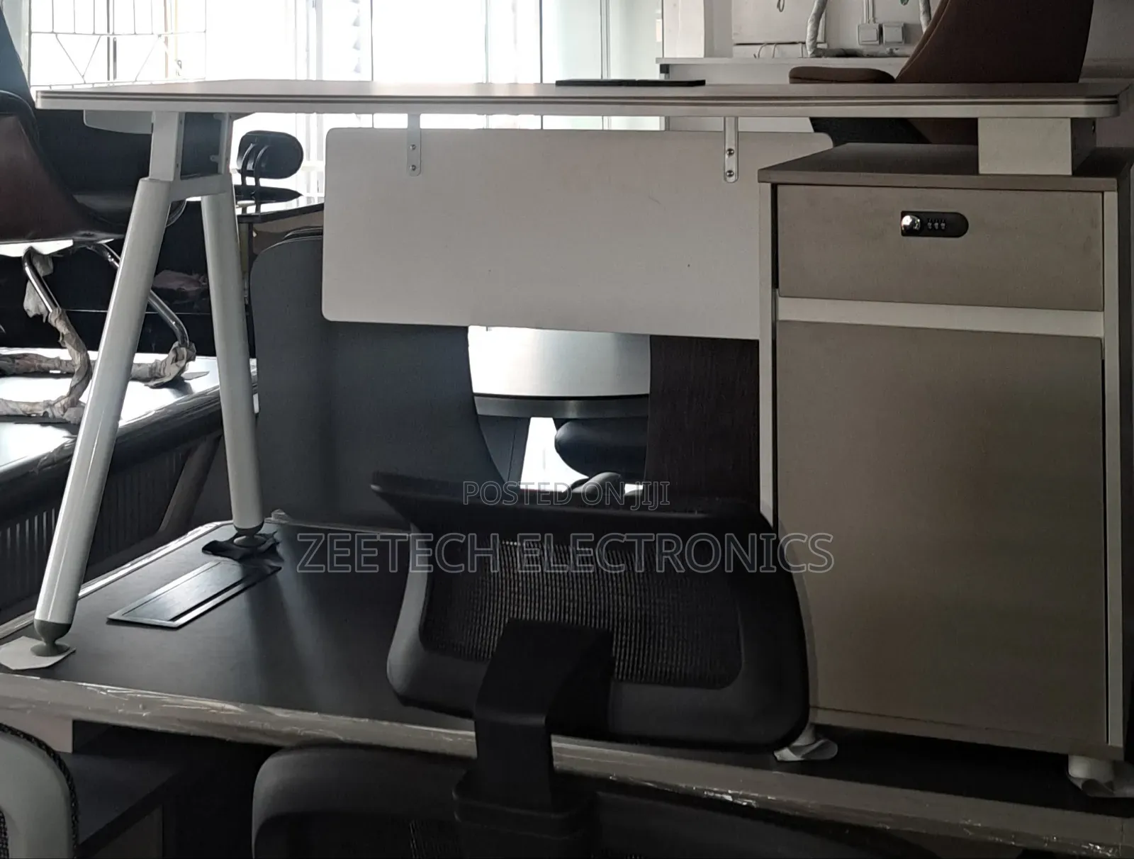 Modern Office Desk With an Attached Storage Cabinet 1.2meter