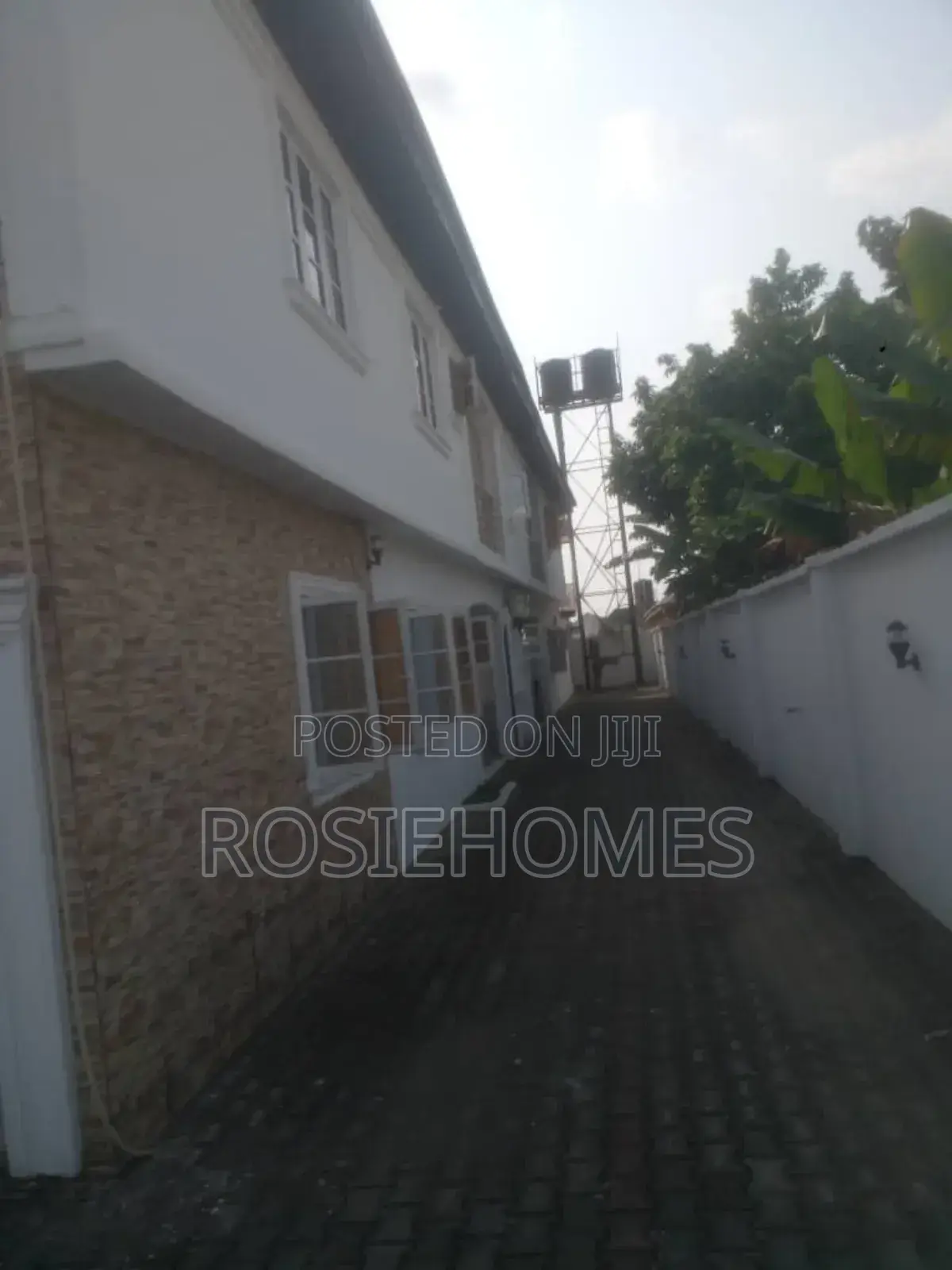 3bdrm Block of Flats in Igbojia Estate, Elemoro for rent