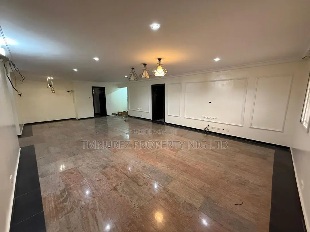 3bdrm Apartment in Lekki Phase 1 for rent