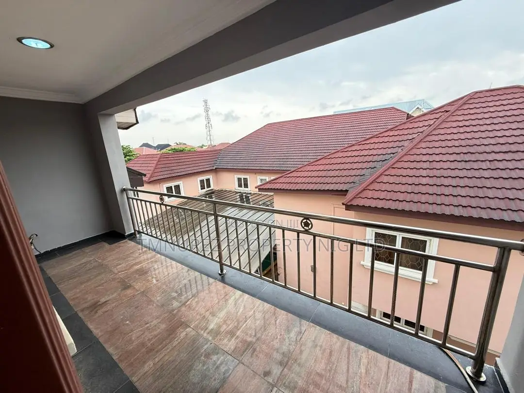 3bdrm Apartment in Lekki Phase 1 for rent