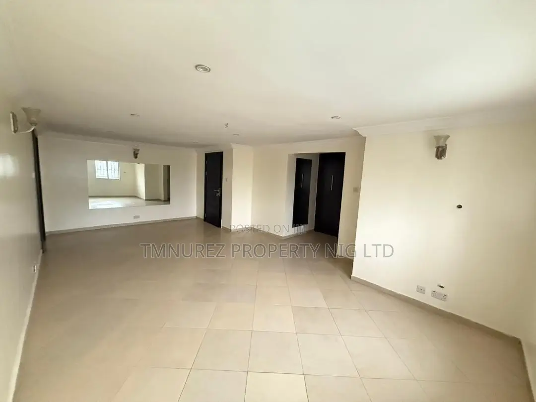 2bdrm Apartment in Lekki Phase 1 for rent