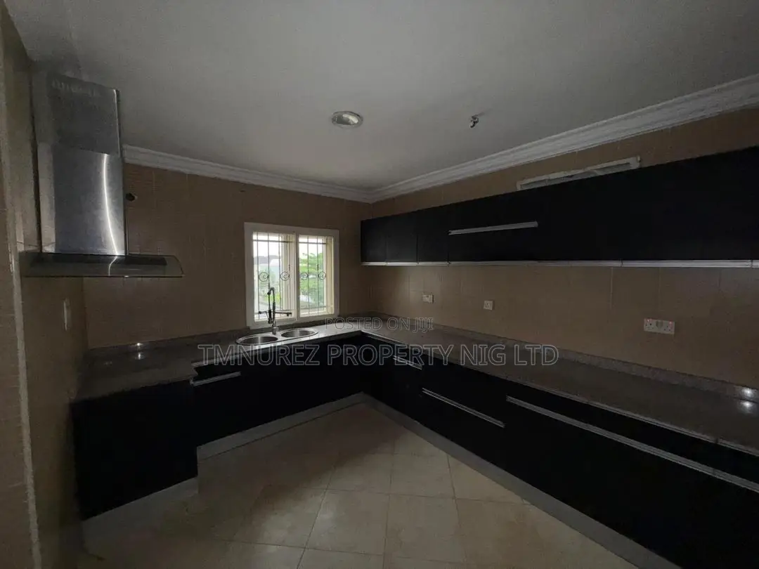 2bdrm Apartment in Lekki Phase 1 for rent