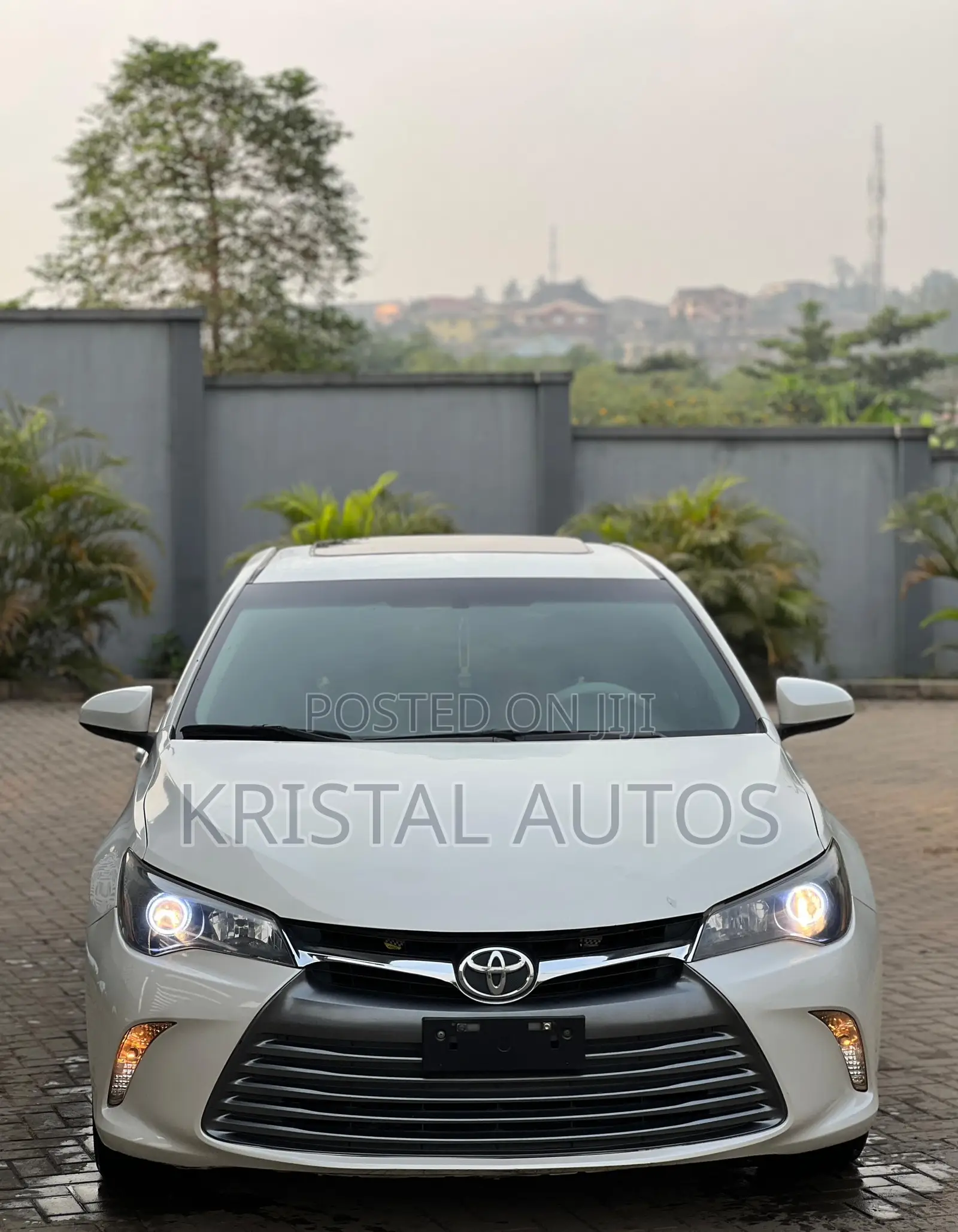 Toyota Camry SE 4dr Sedan (2.5L 4cyl 6A) 2015 White