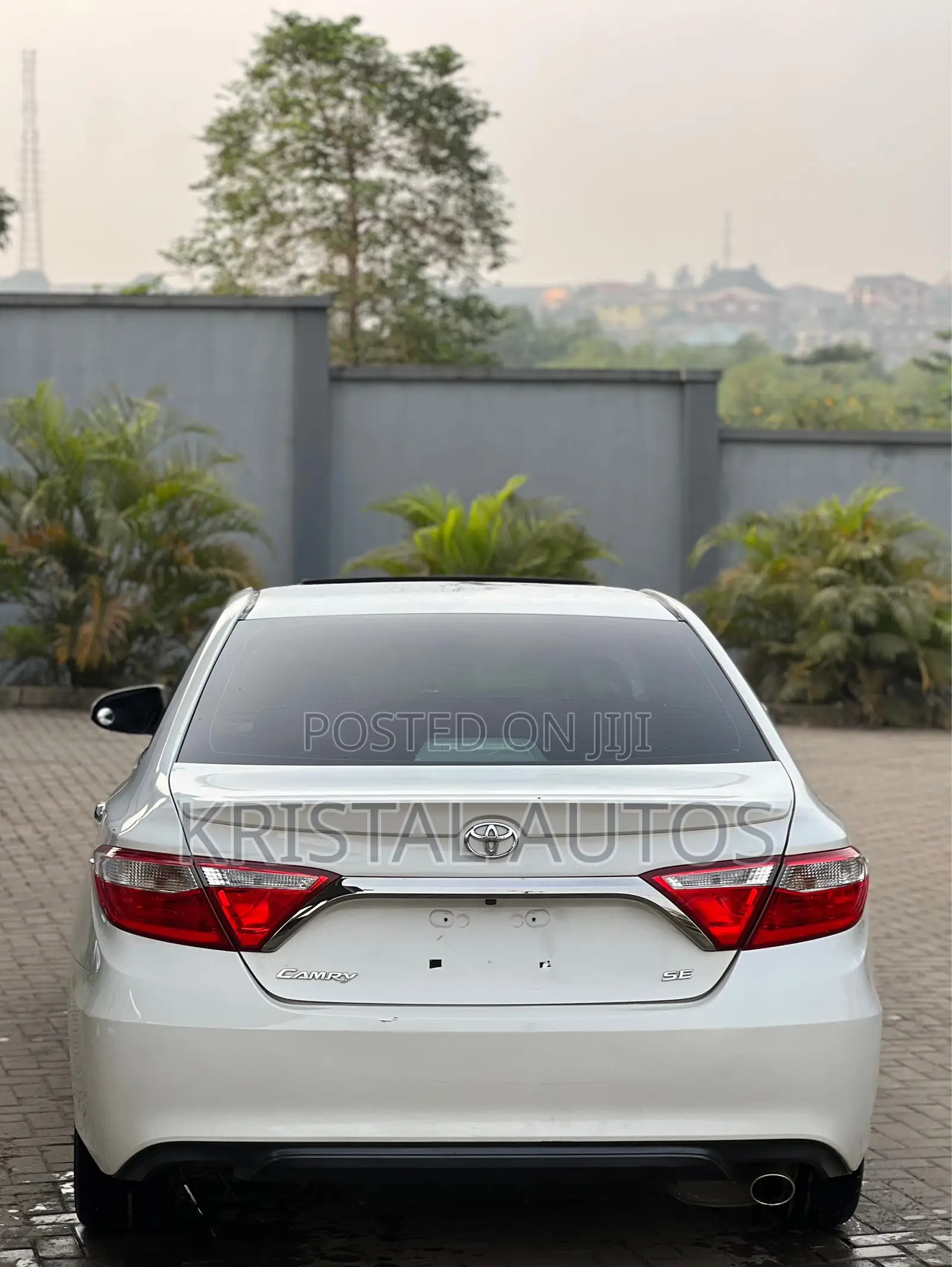 Toyota Camry SE 4dr Sedan (2.5L 4cyl 6A) 2015 White