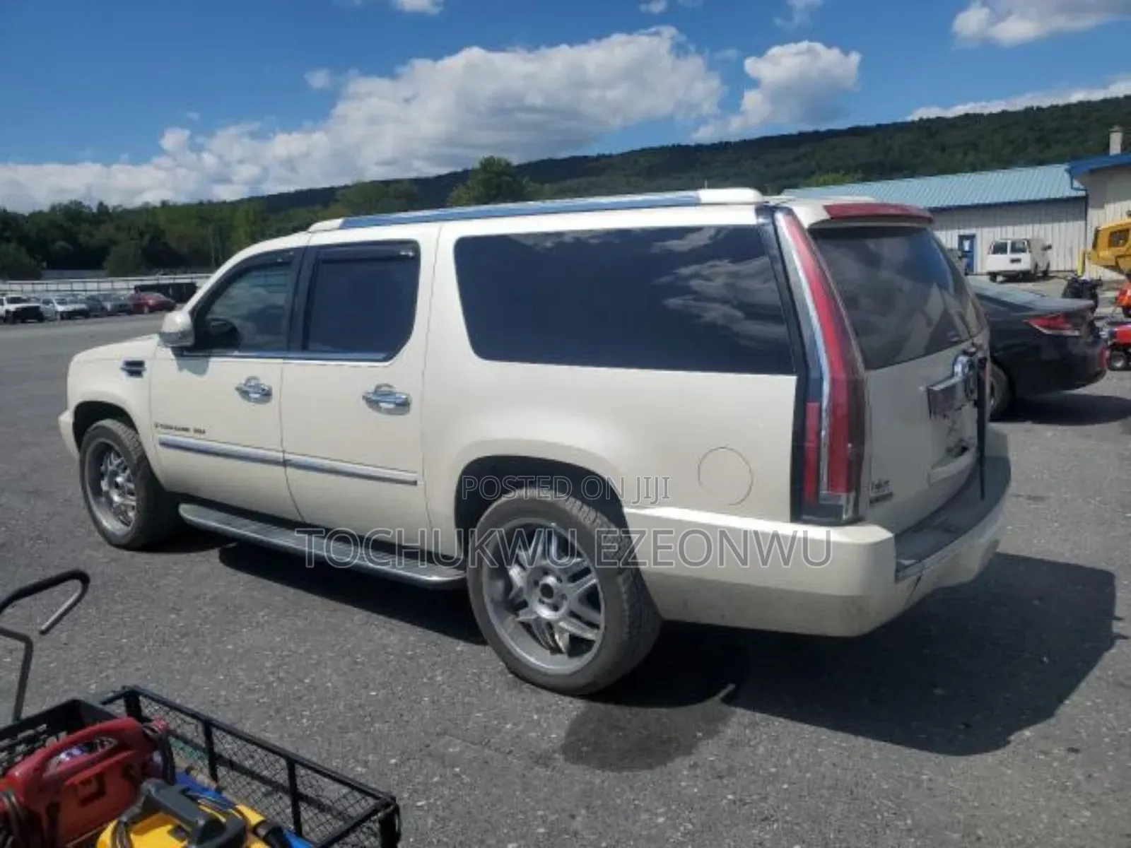 Cadillac Escalade ESV 2009 White