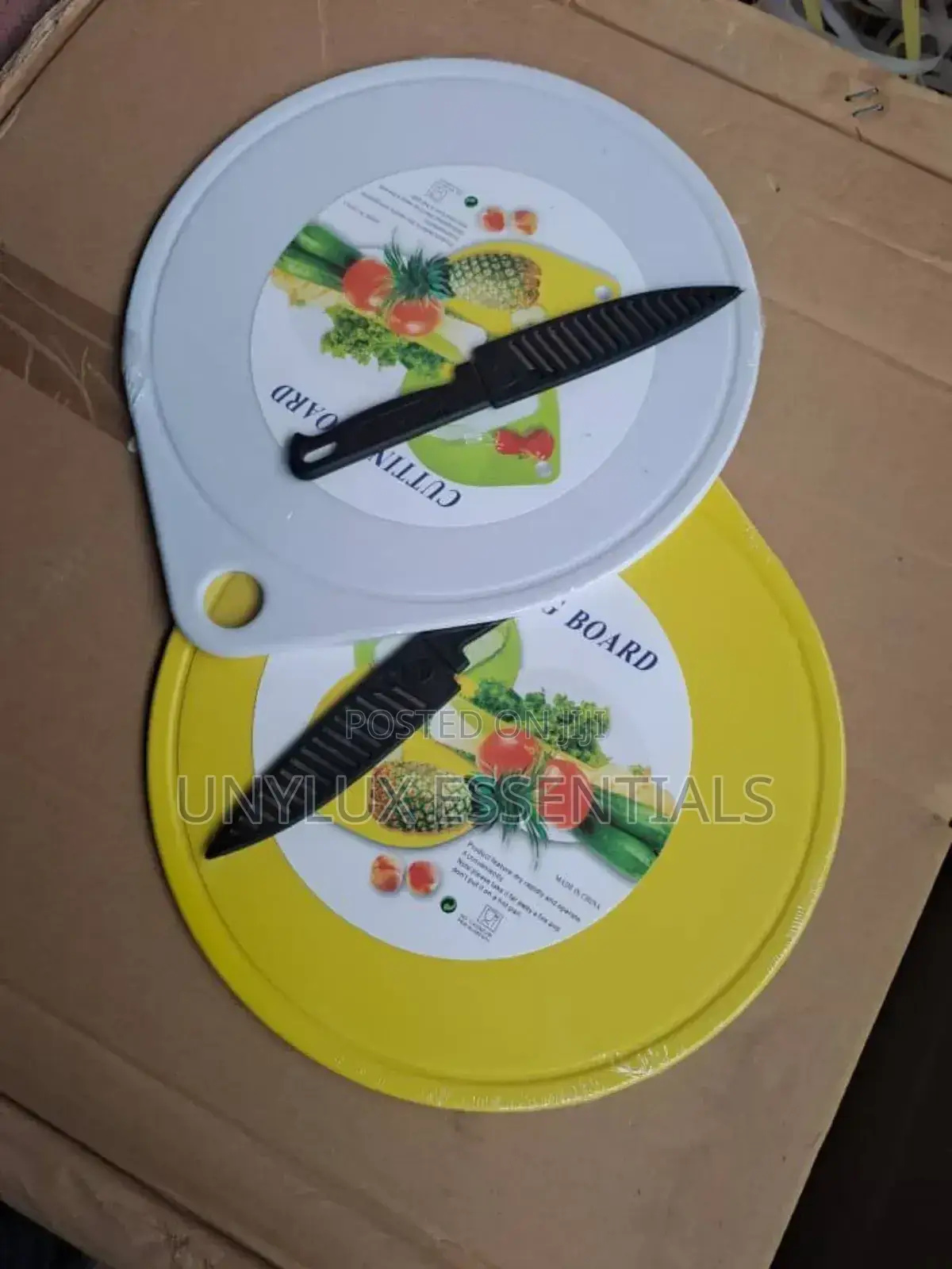 Chopping Board With Knife