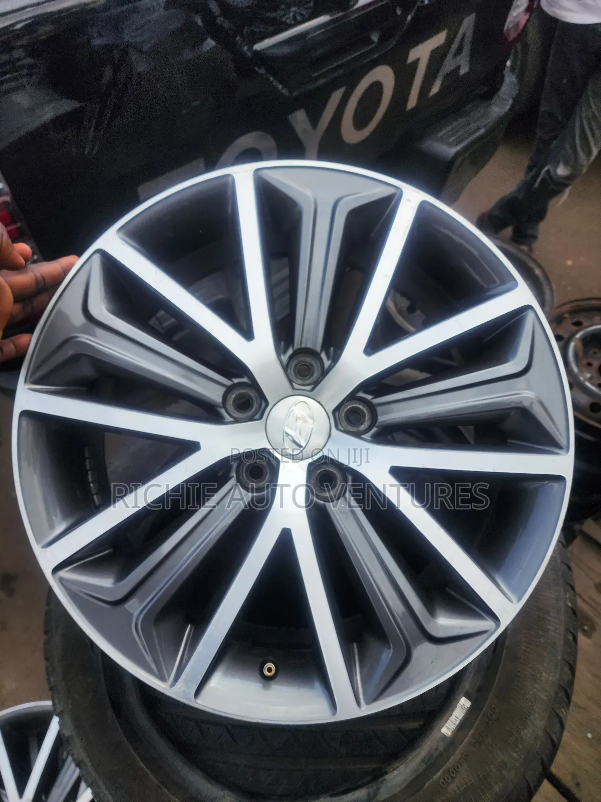 18inch Hyundai Sonata Rim.