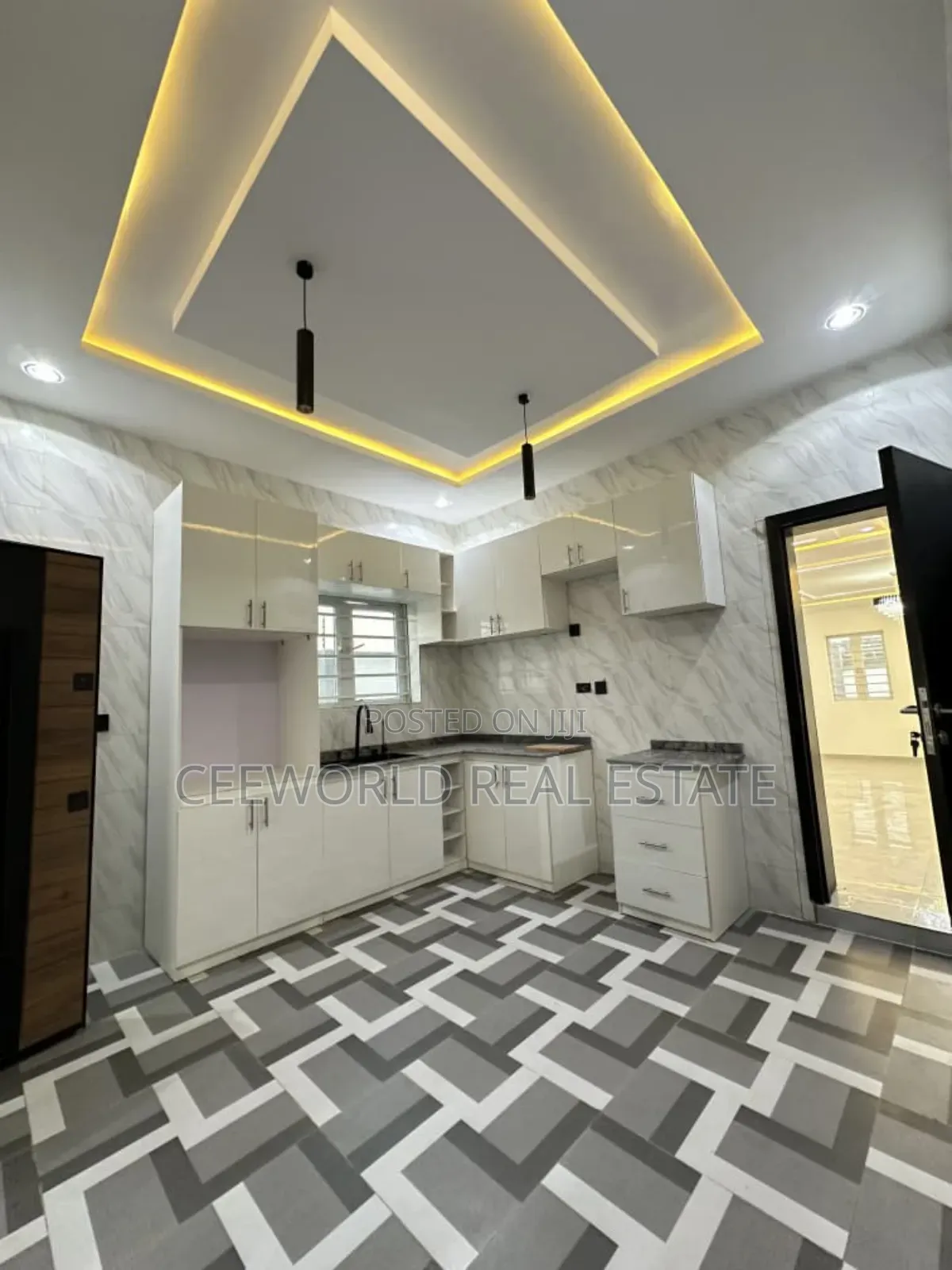 5bdrm Duplex in Iletuntun Estate, Idishin for sale
