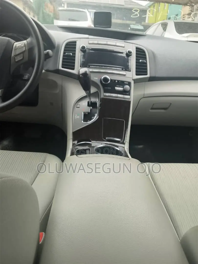 Toyota Venza 2010 Silver