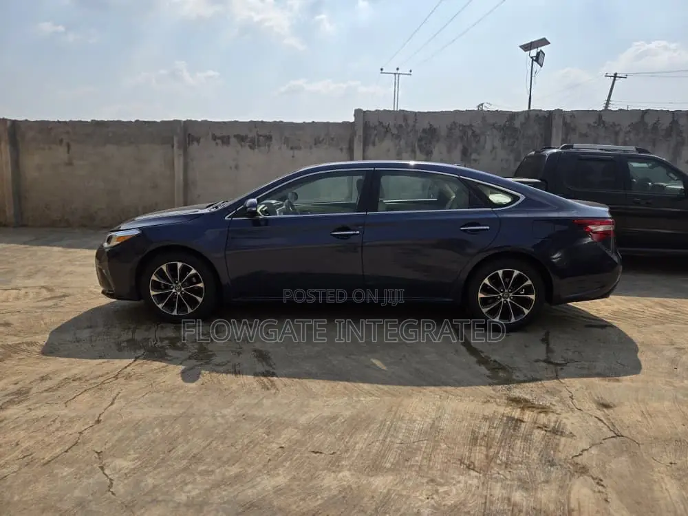 Toyota Avalon XLE Premium FWD Sedan (3.6L 6cyl 6A) 2016 Blue